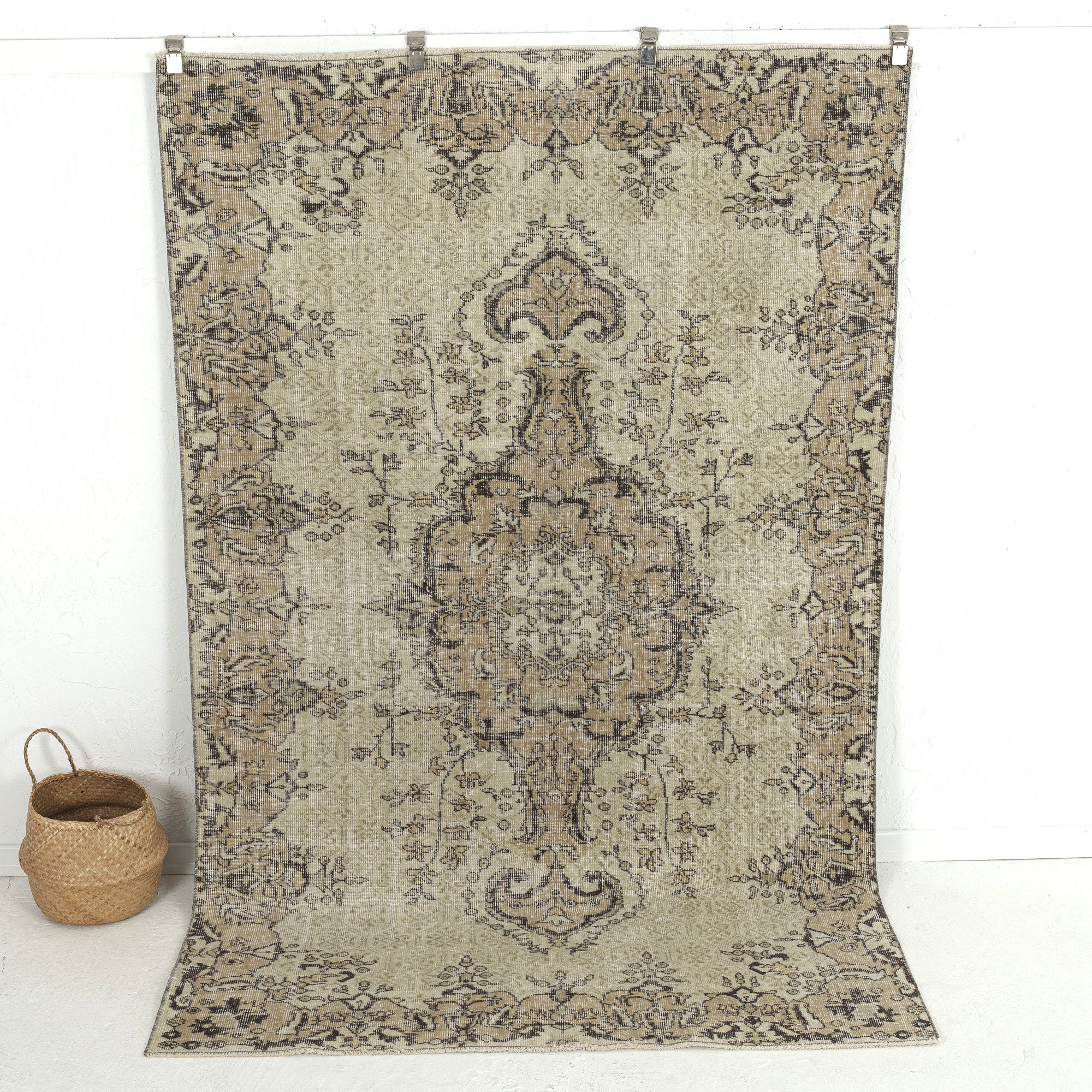 Feyza - Dining Room Rug, Classic Artisan Crafted
