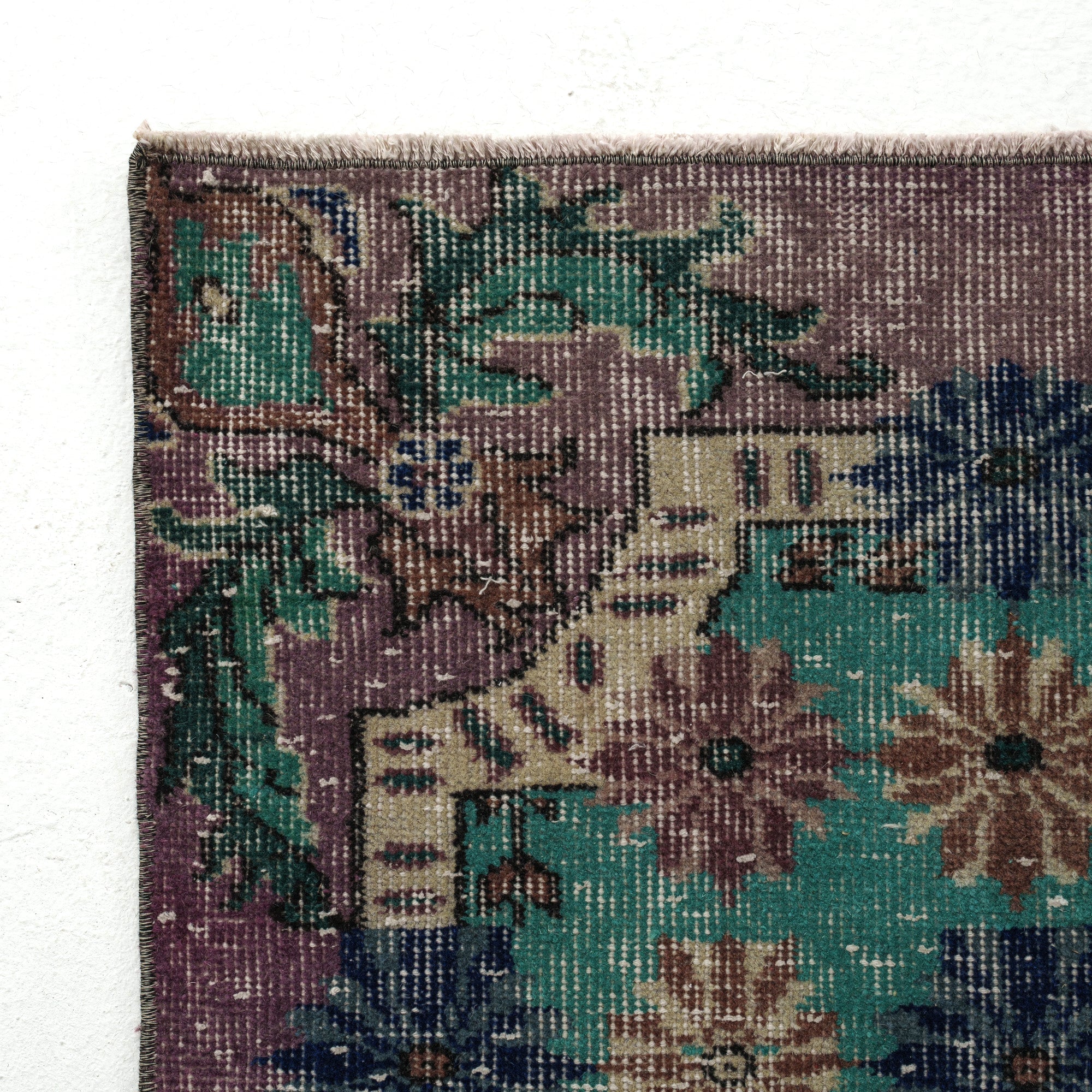 Classic area rug in 7x11 dimensions, crafted in turkish