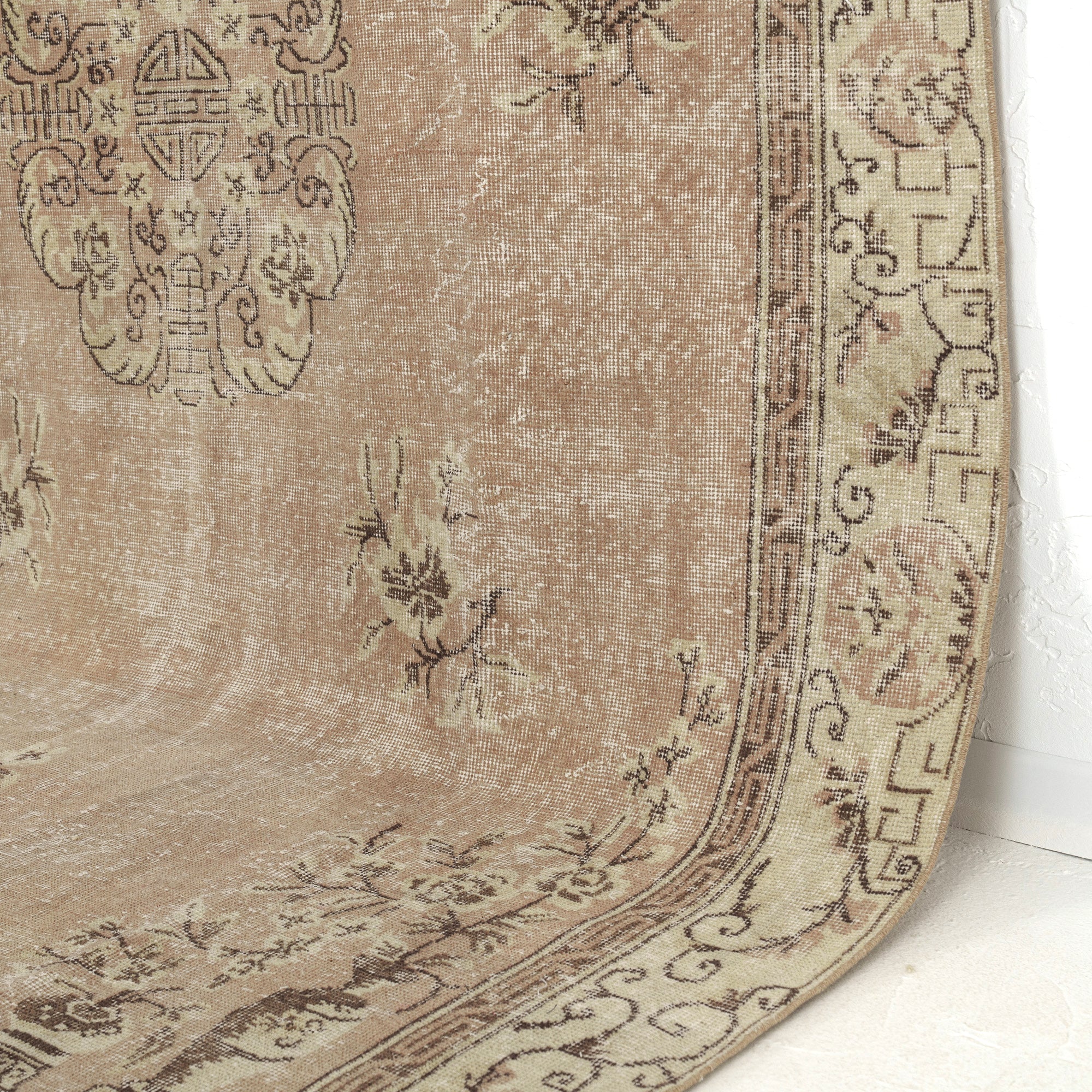 7x9 beige area rug - a timeless choice for the living room, bedroom, entryway, office, kitchen & dining