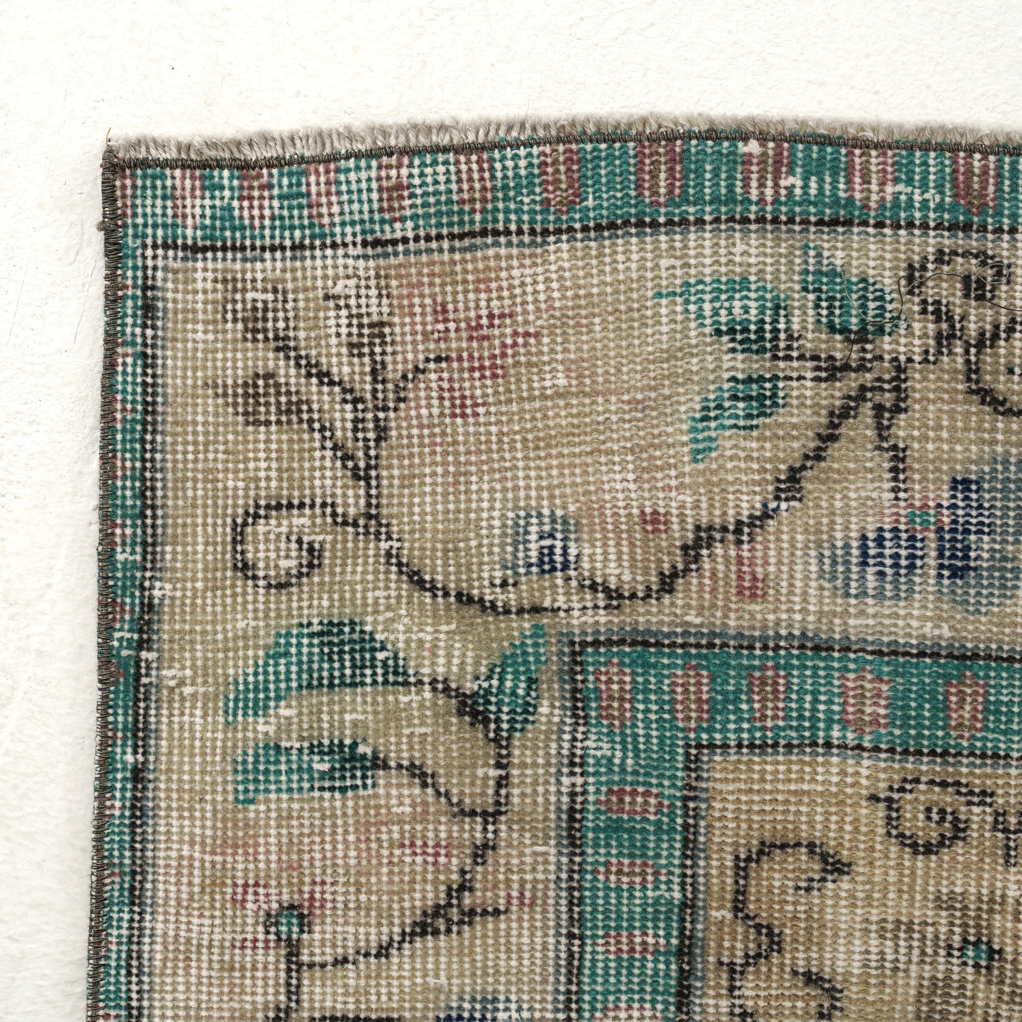 Classic area rug in 6x10 dimensions, crafted in turkish