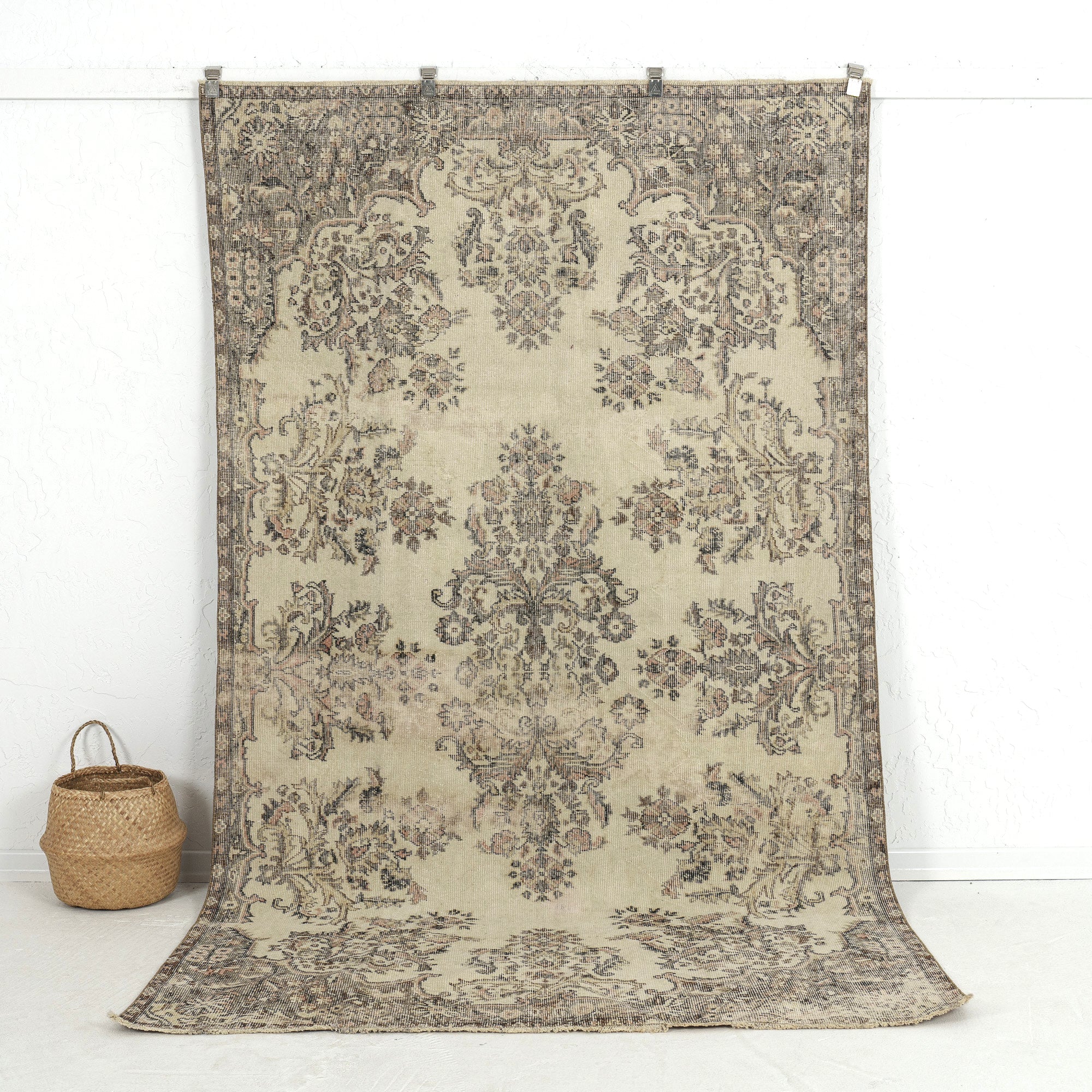 beige vintage 5x9 area rug - perfect for the living room, bedroom, entryway, office, kitchen & dining