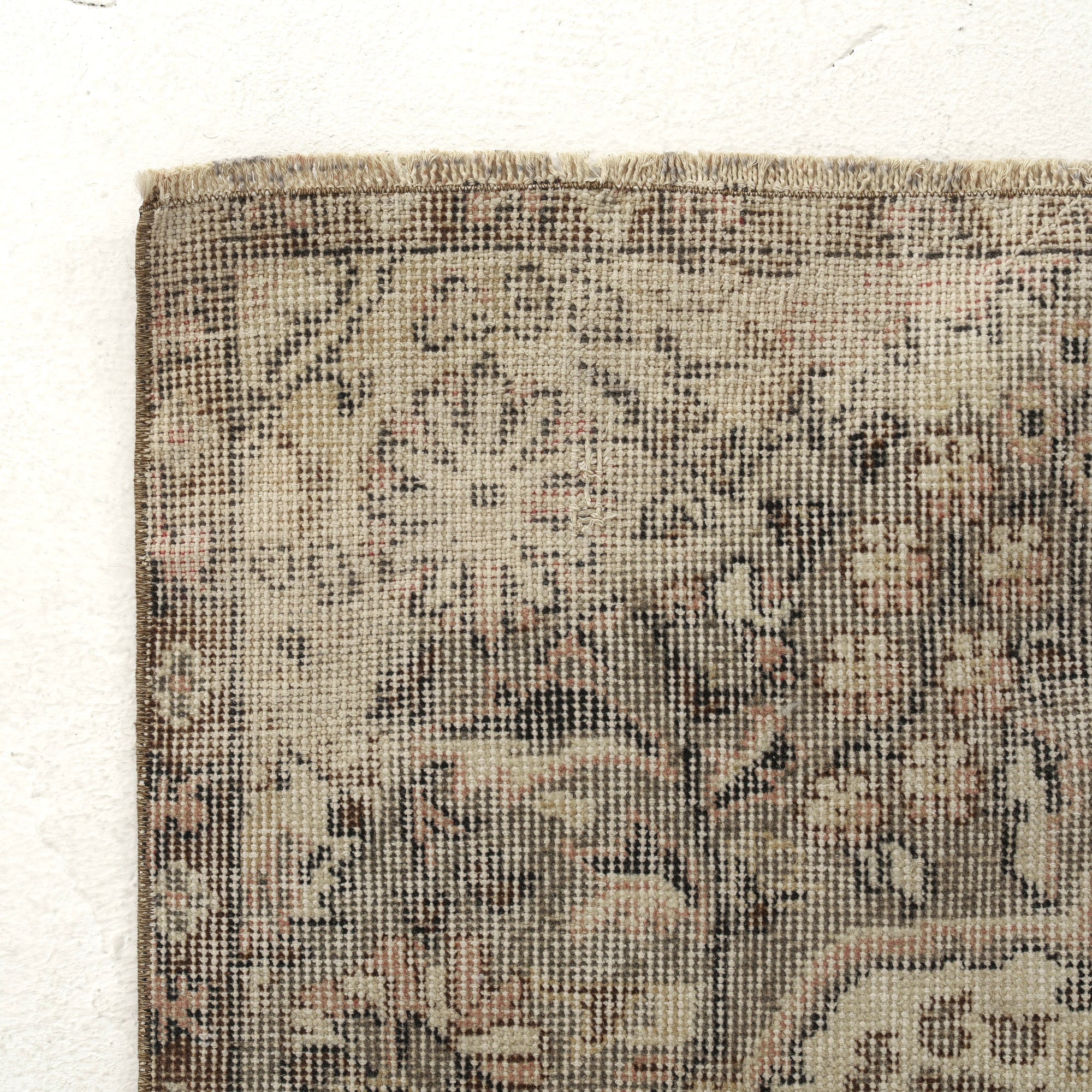 Classic area rug in 5x9 dimensions, crafted in turkish