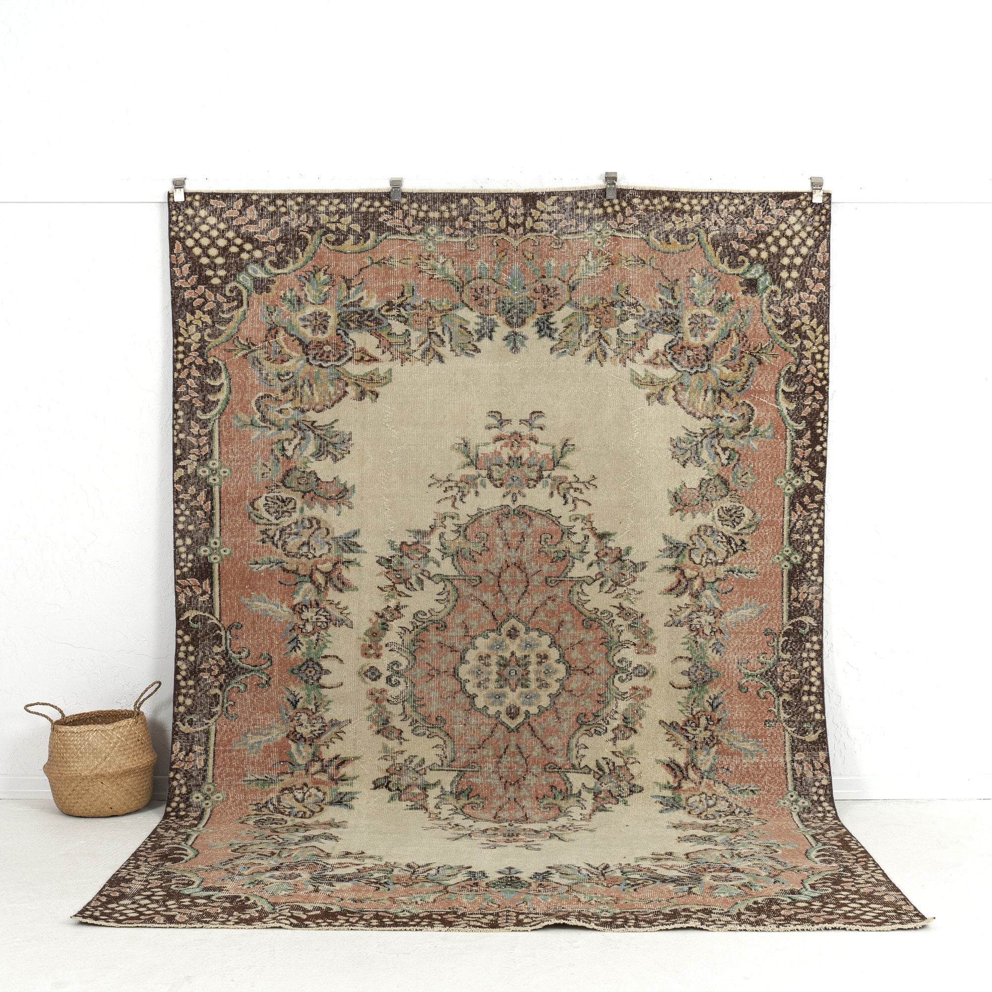 beige vintage 7x10 area rug - perfect for the living room, bedroom, entryway, office, kitchen & dining