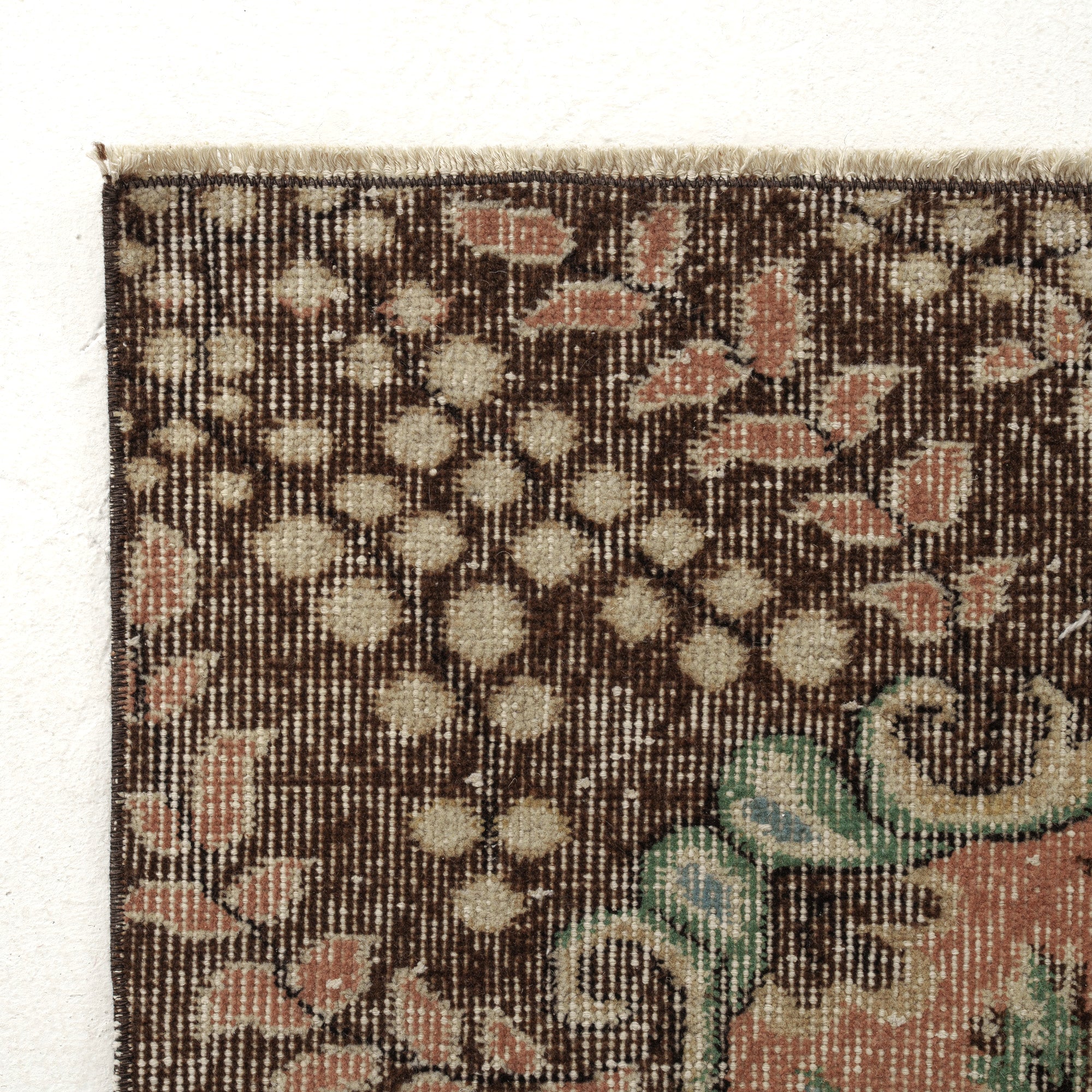 Classic area rug in 7x10 dimensions, crafted in turkish