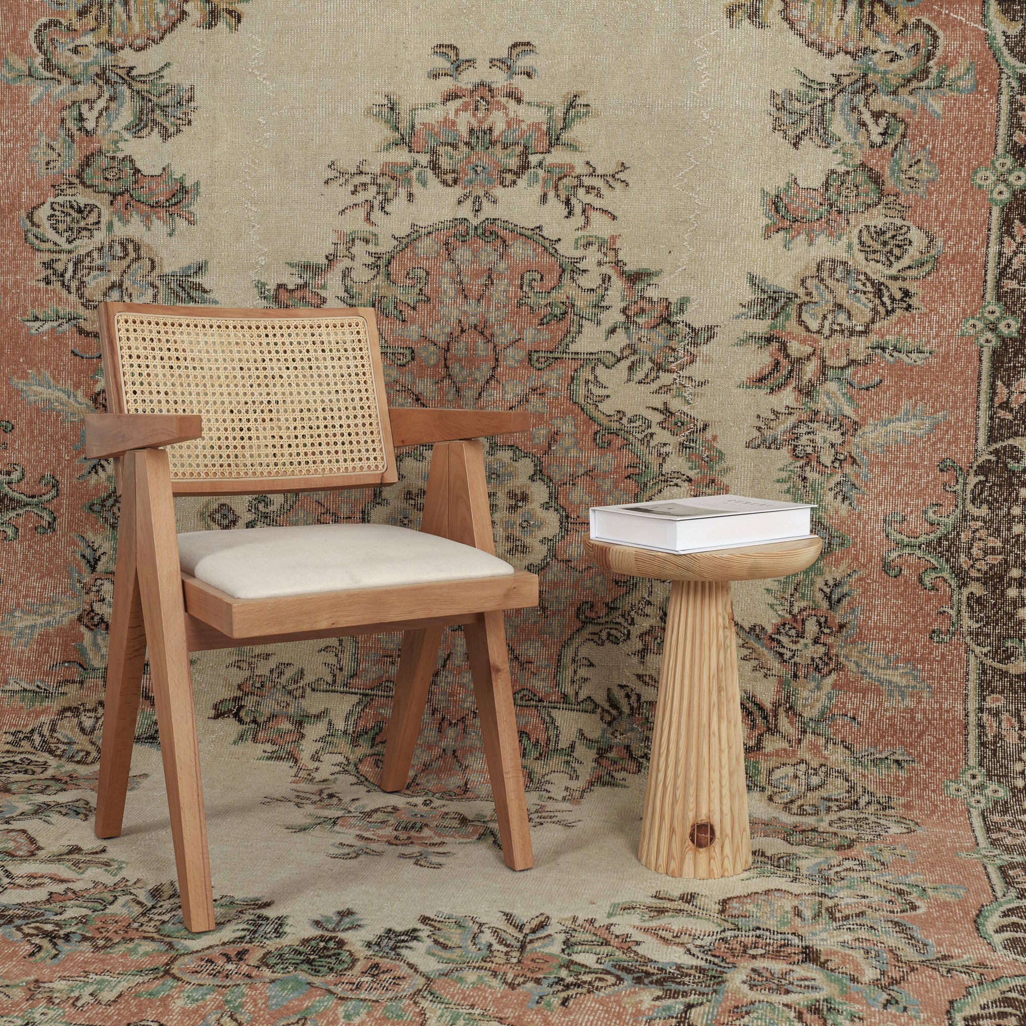 Vintage beige 7x10 area rug - adds charm to the living room, bedroom, entryway, office, kitchen & dining