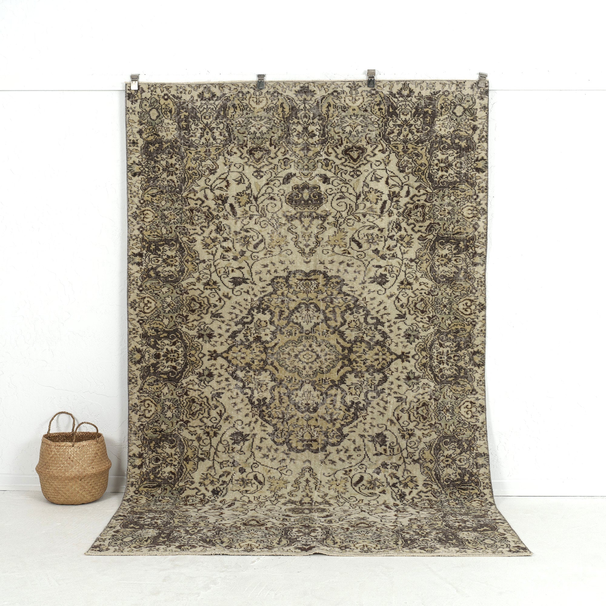 beige vintage 6x9 area rug - perfect for the living room, bedroom, entryway, office, kitchen & dining