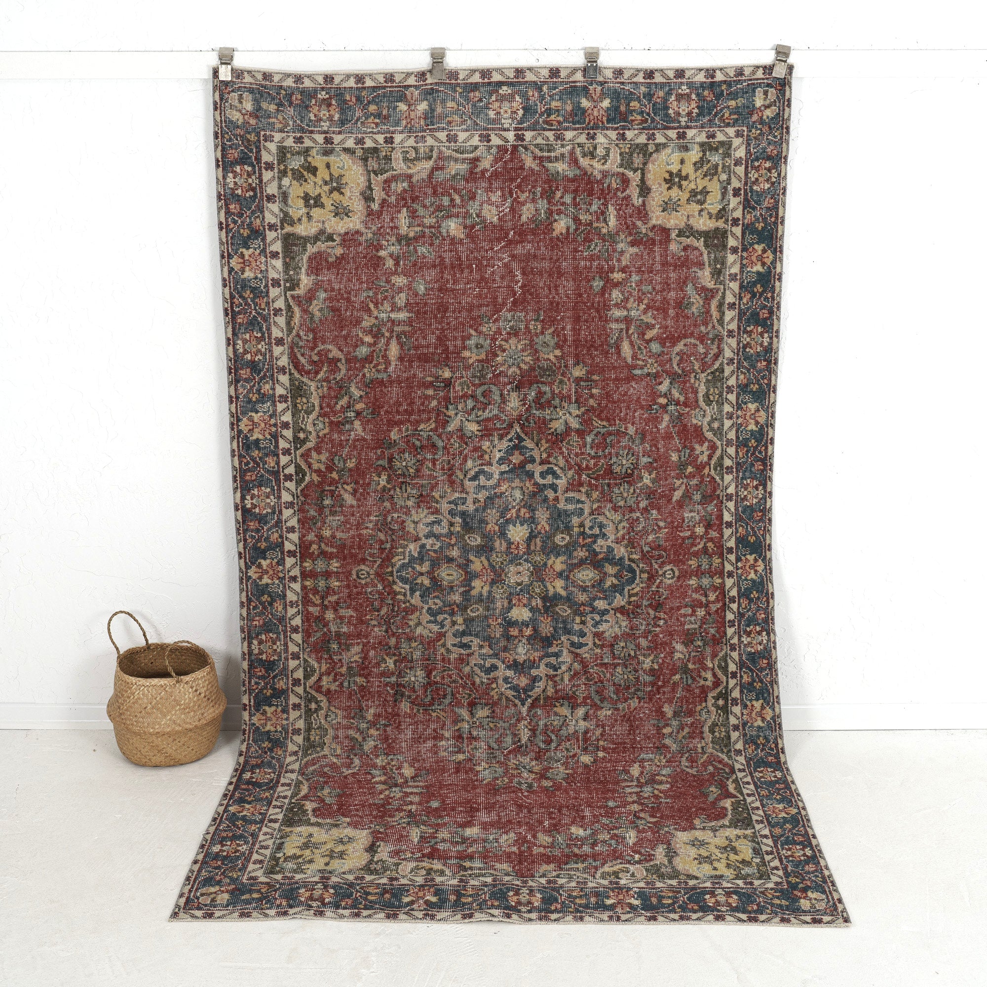 Perithia - Oriental Rug, Handcrafted for Luxury Living