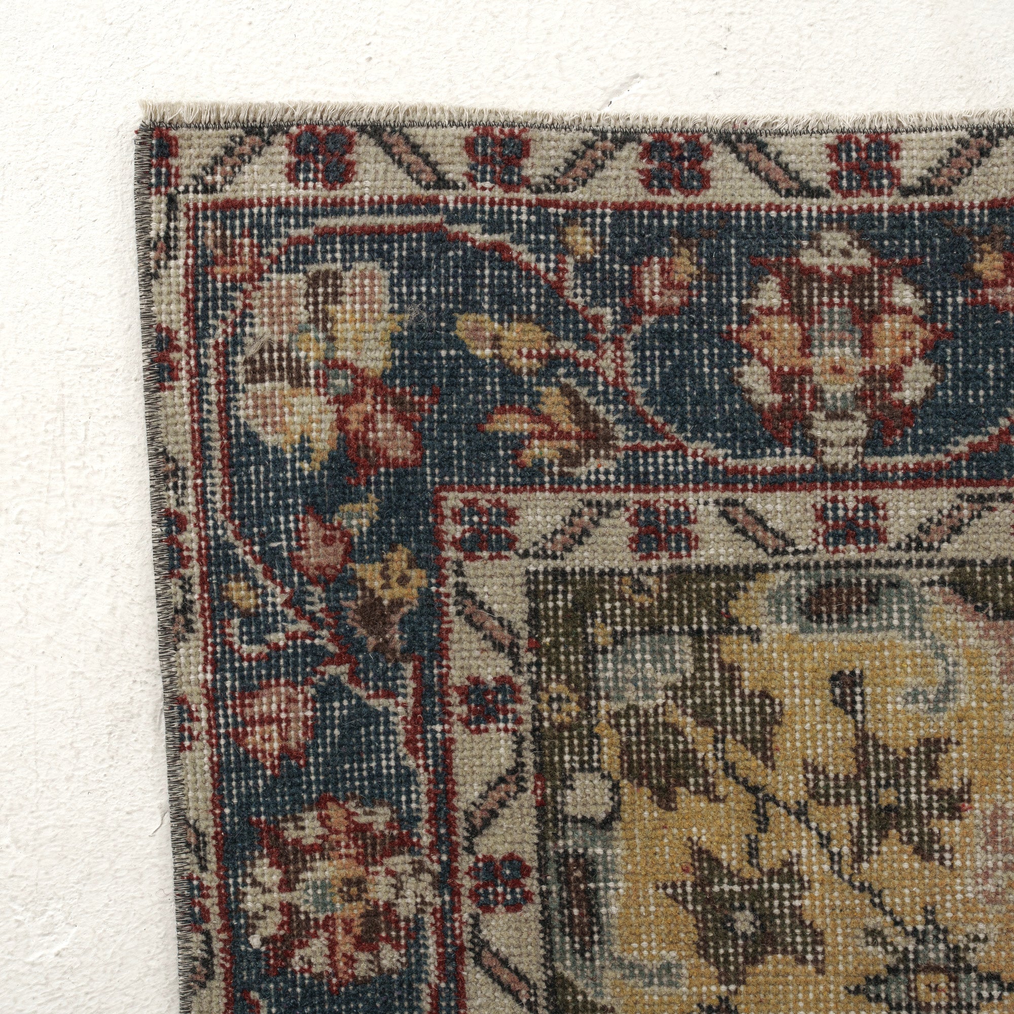 Perithia - Dining Room Rug, Authentic Oriental Design