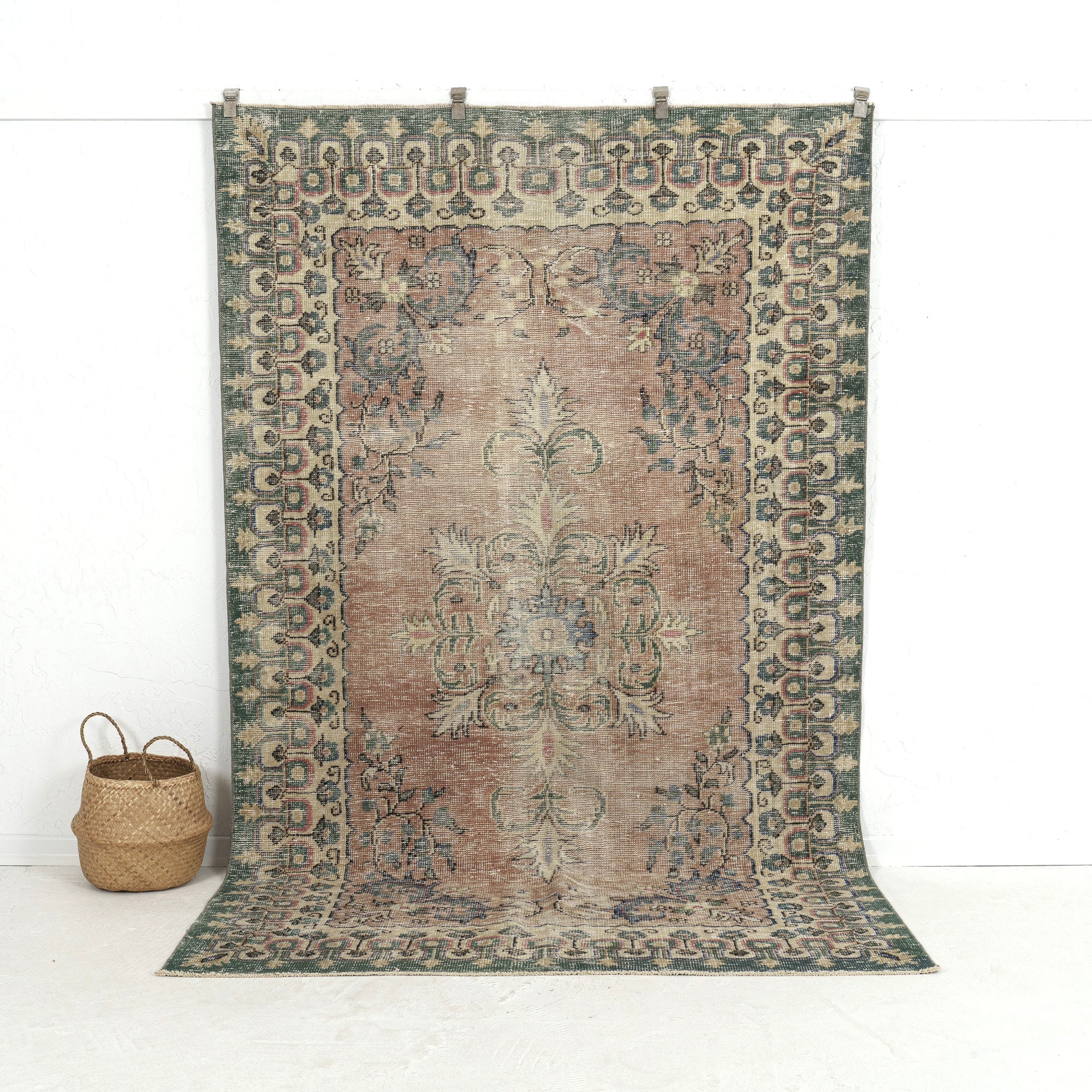 Rilora - Persian Rug, Handcrafted & Timeless