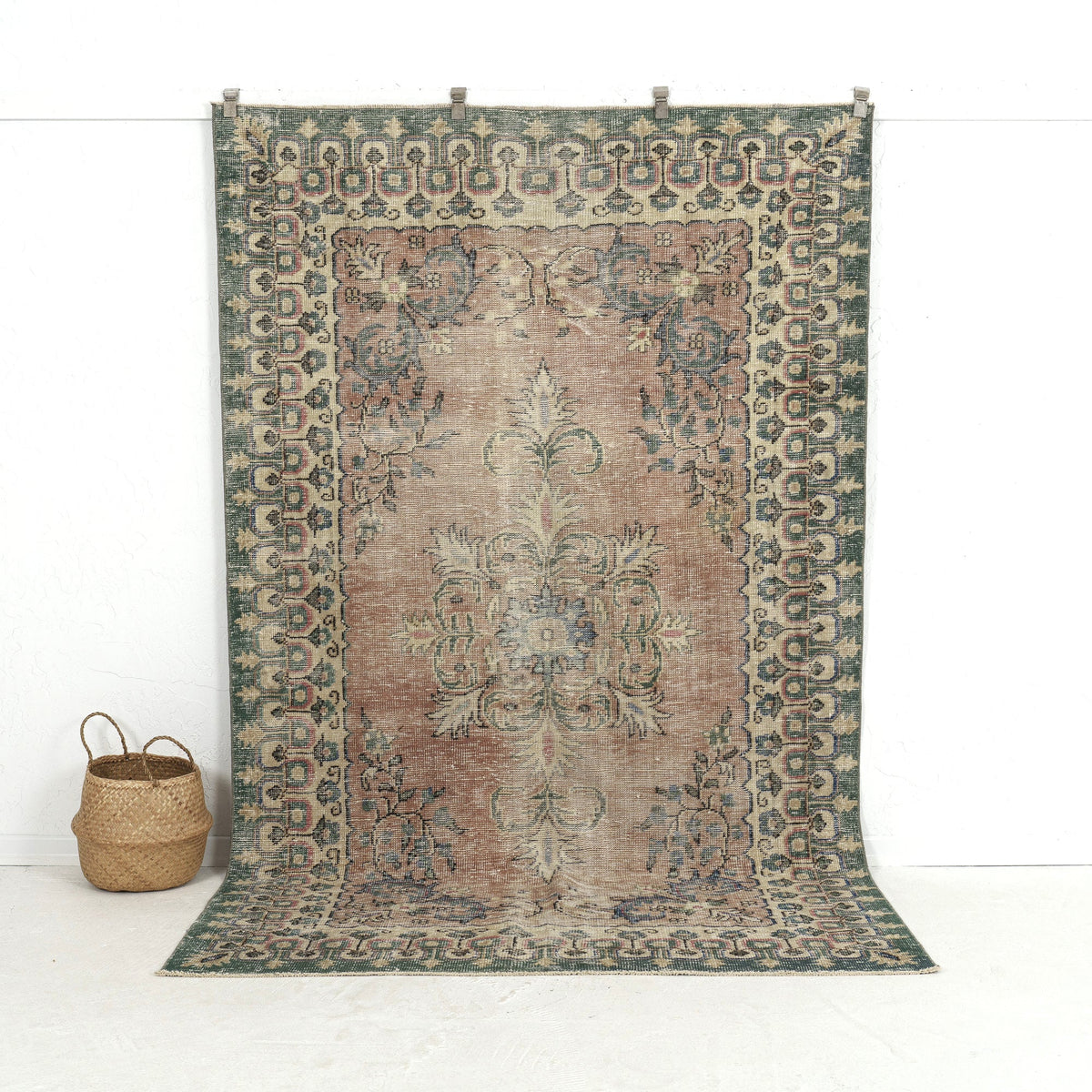 Rilora - Persian Rug, Handcrafted & Timeless