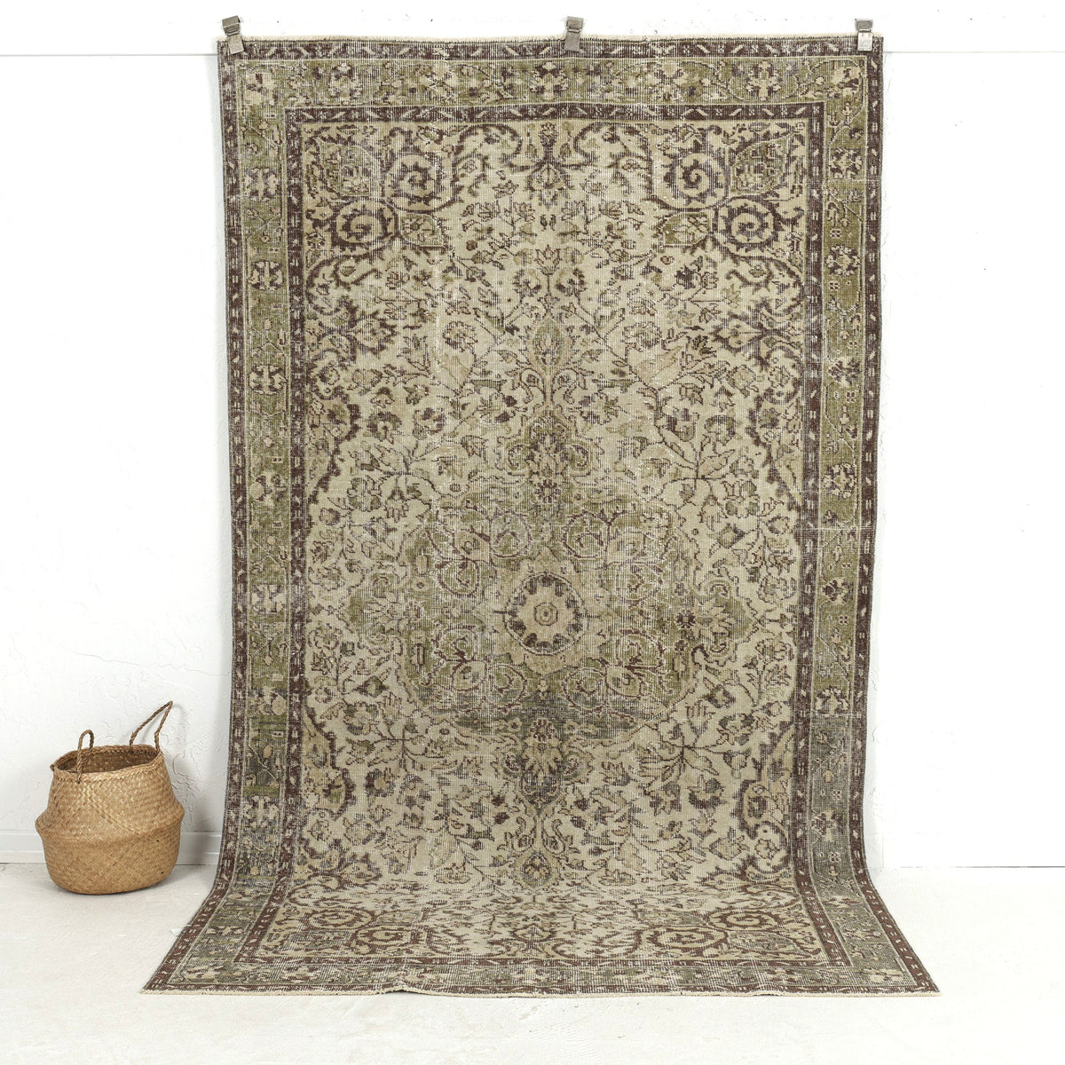 Zephira - Elegant Living Room Rug, Antique Charm
