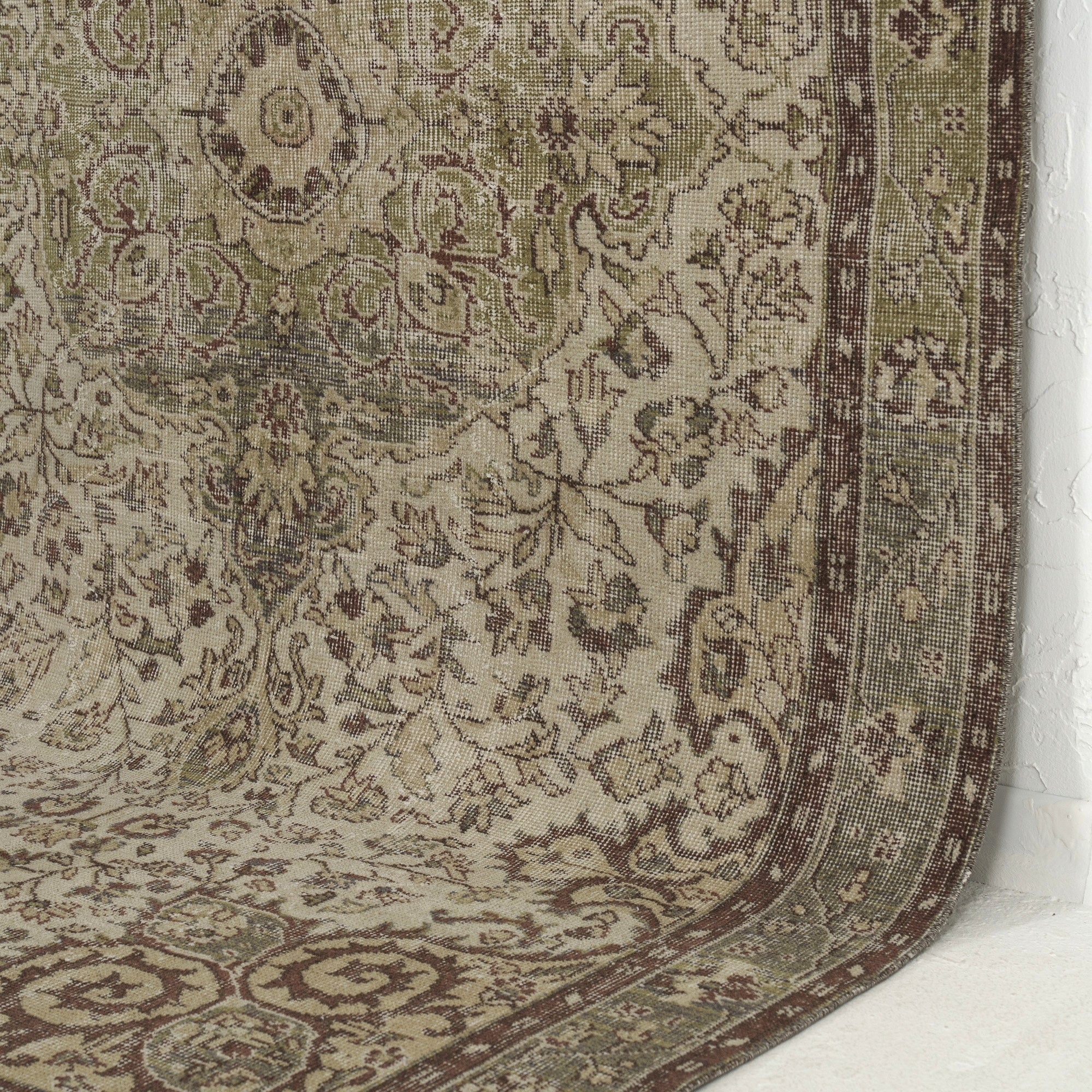 Zephira - Turkish Rug, Authentic and Vintage