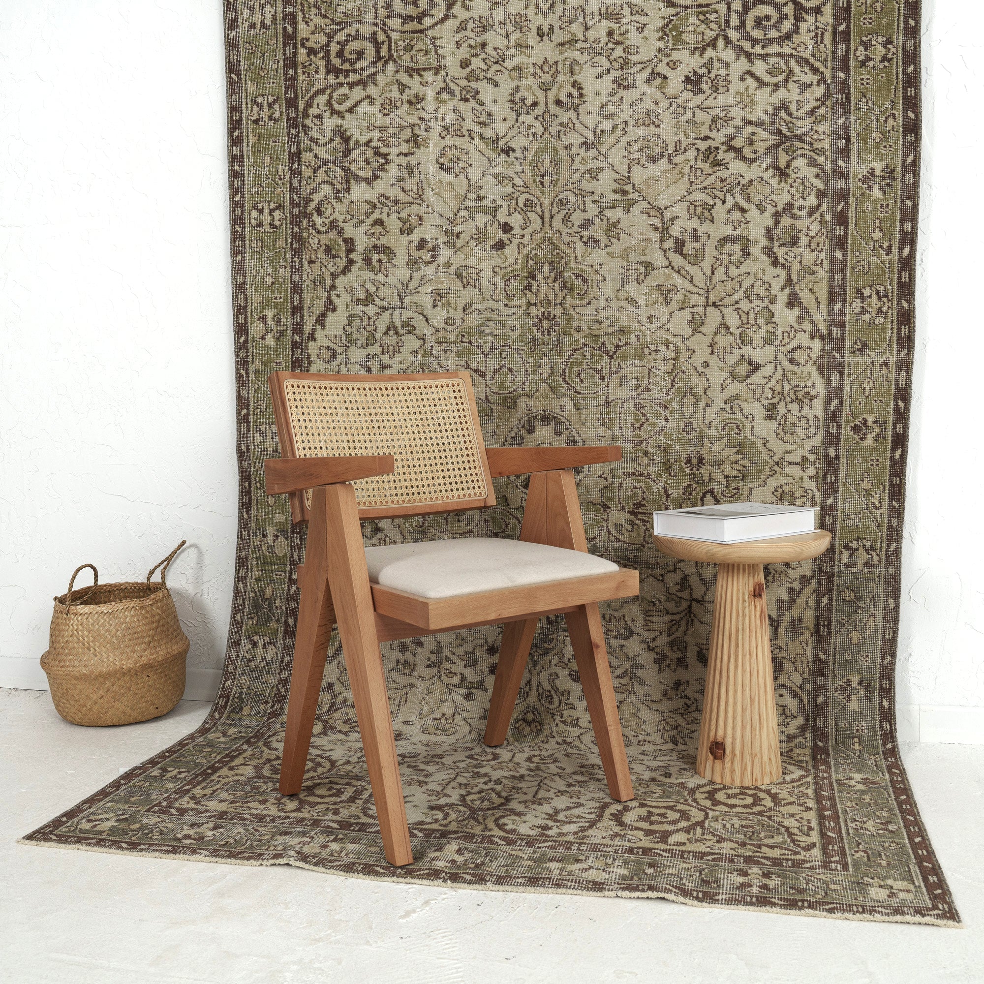 Zephira - Dining Room Rug, Authentic Oriental Design