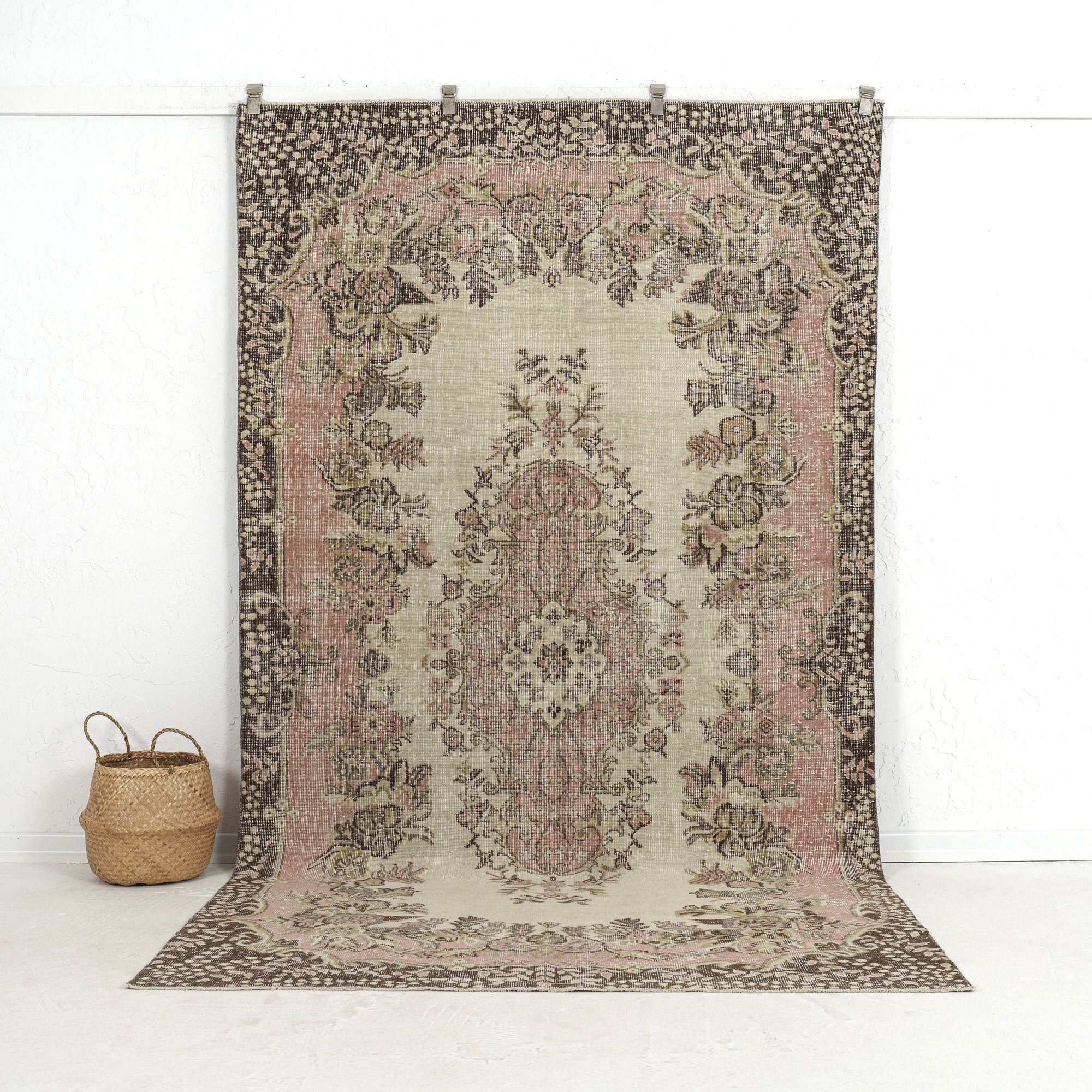 Barina - Dining Room Rug, Classic Artisan Crafted
