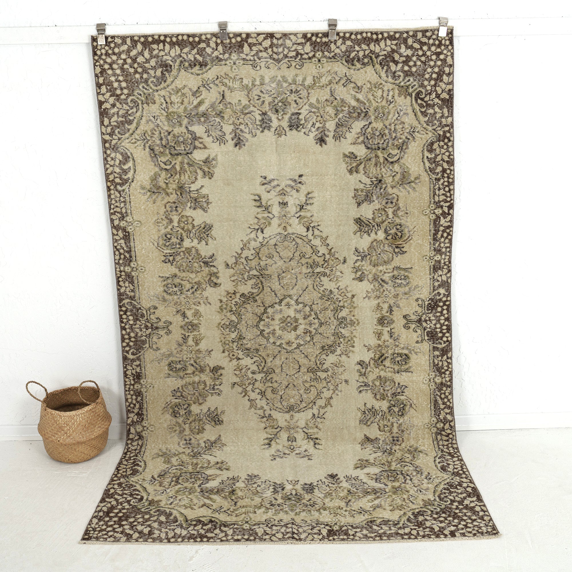 Cirilyn - Living Room Rug, Premium Handmade Craft