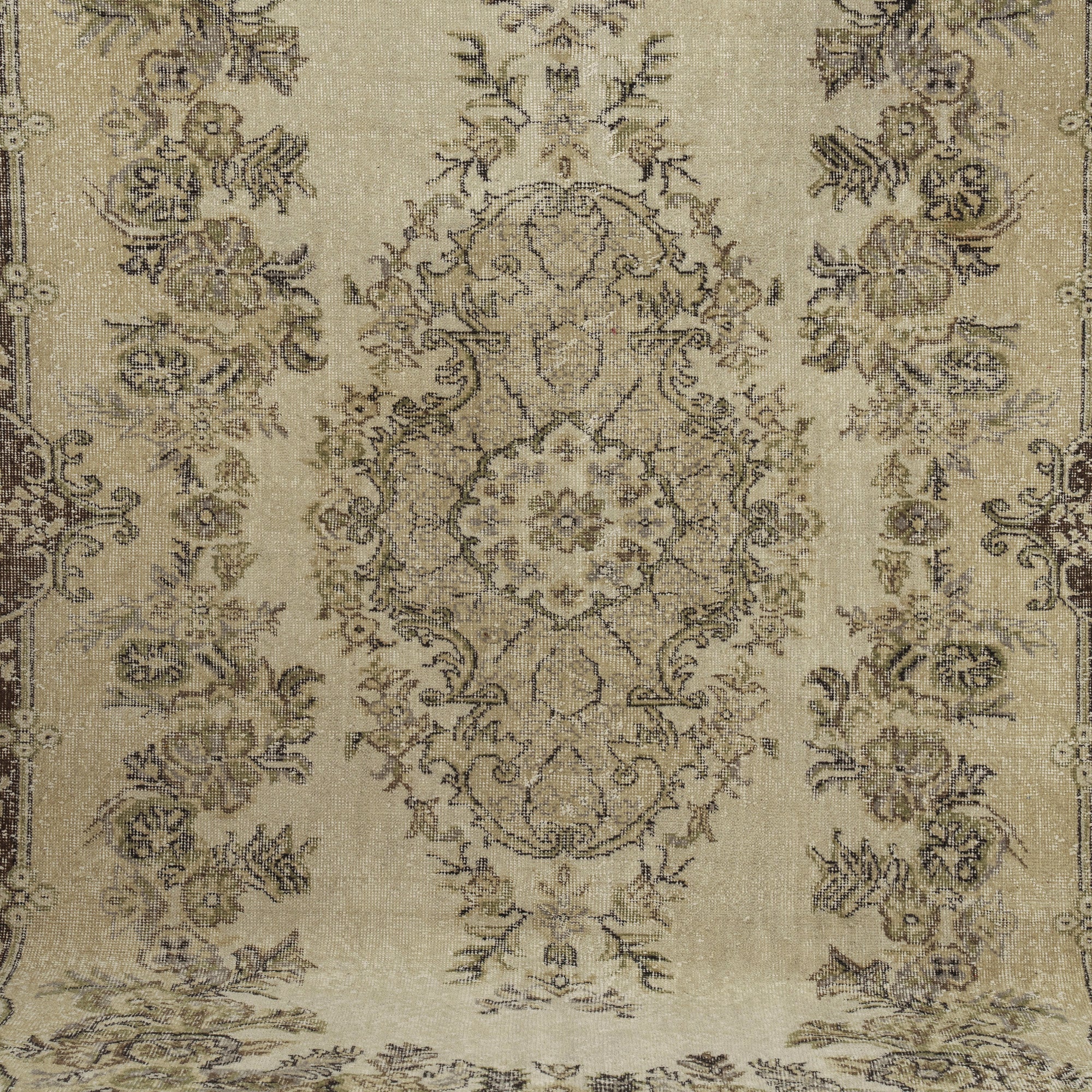 Cirilyn - Oriental Rug, Timeless & Exquisite