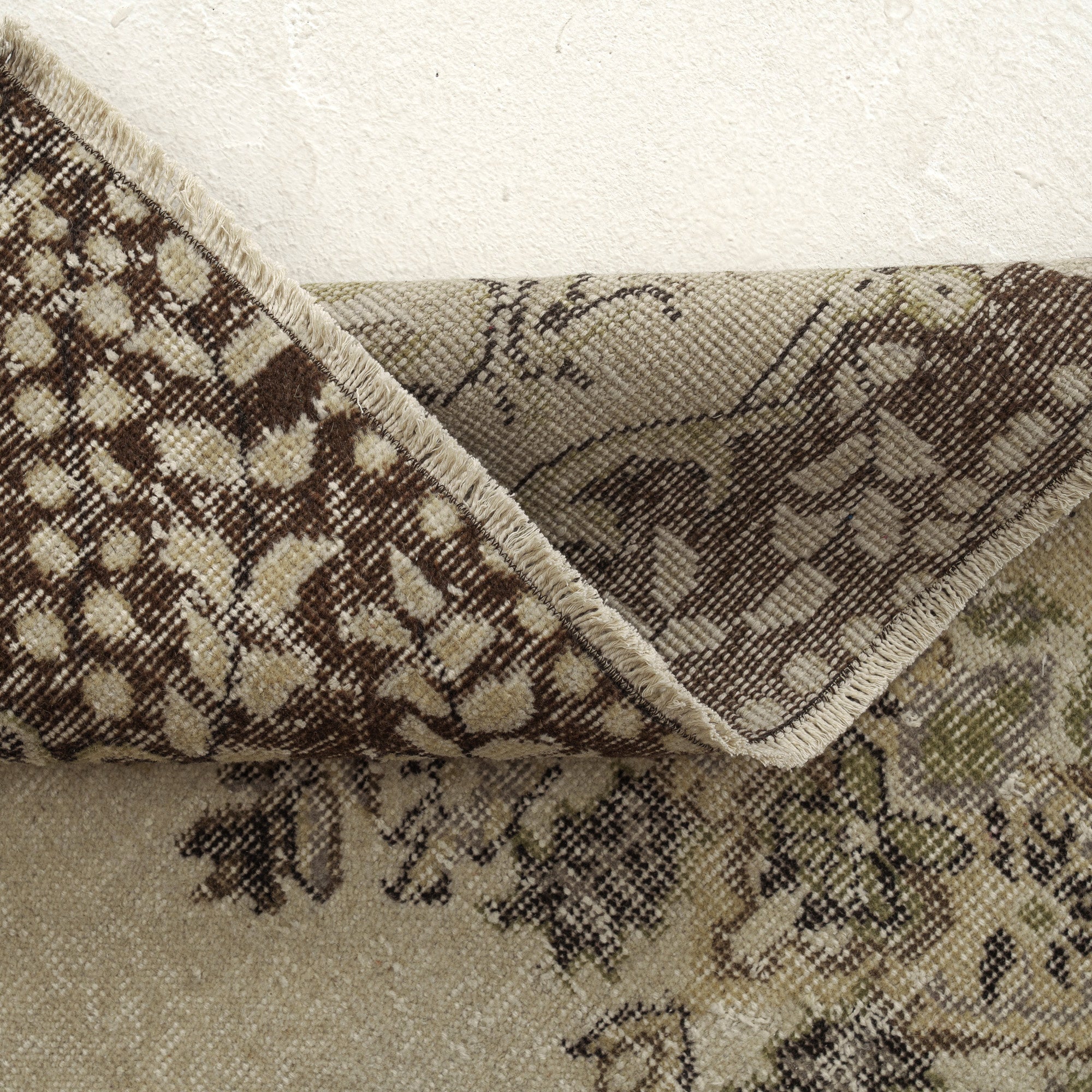 Cirilyn - Persian Rug, Handcrafted & Timeless