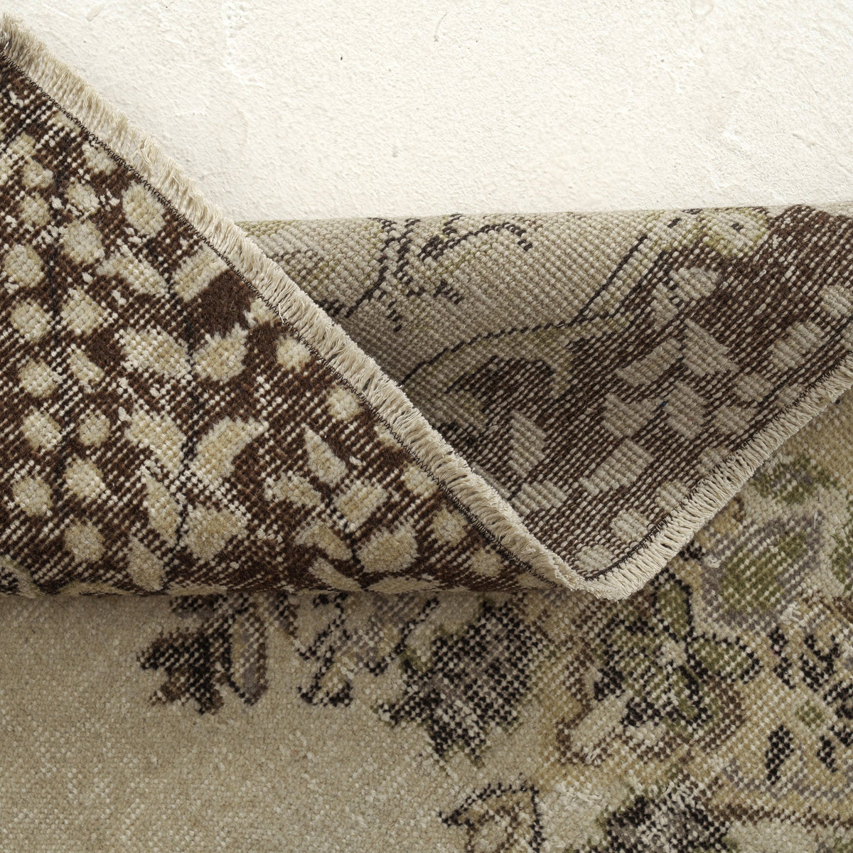 Cirilyn - Persian Rug, Handcrafted & Timeless