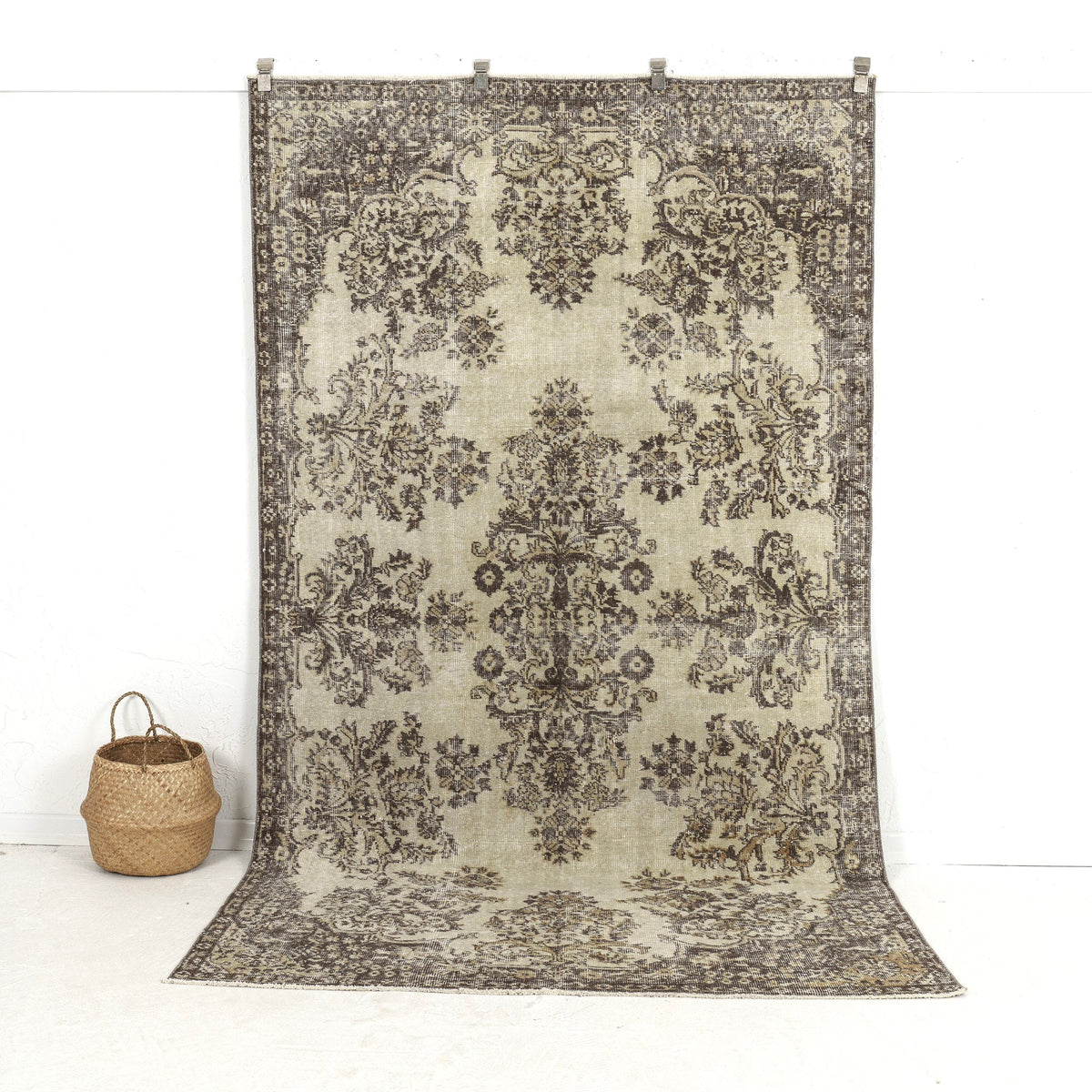 Angelique - Dining Room Rug, Elegant Oriental Style
