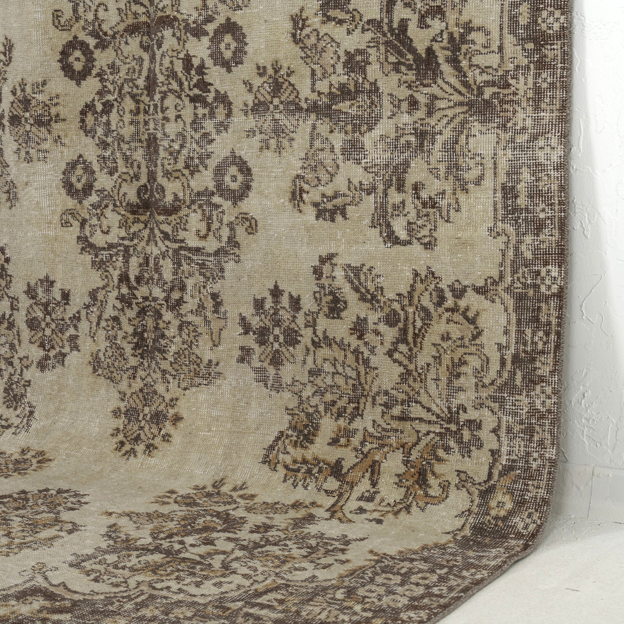 Angelique - Oriental Rug, Timeless & Exquisite