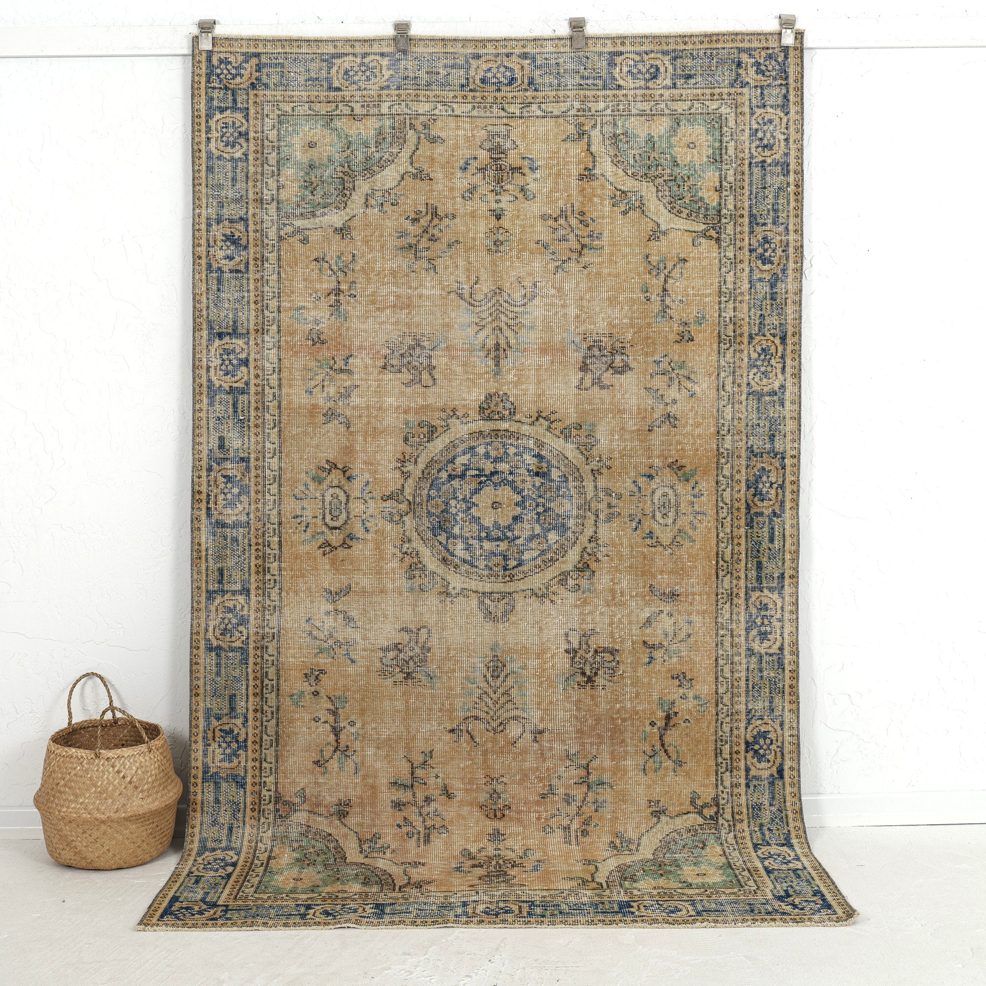 Anwen - Living Room Rug, Elegant & Unique