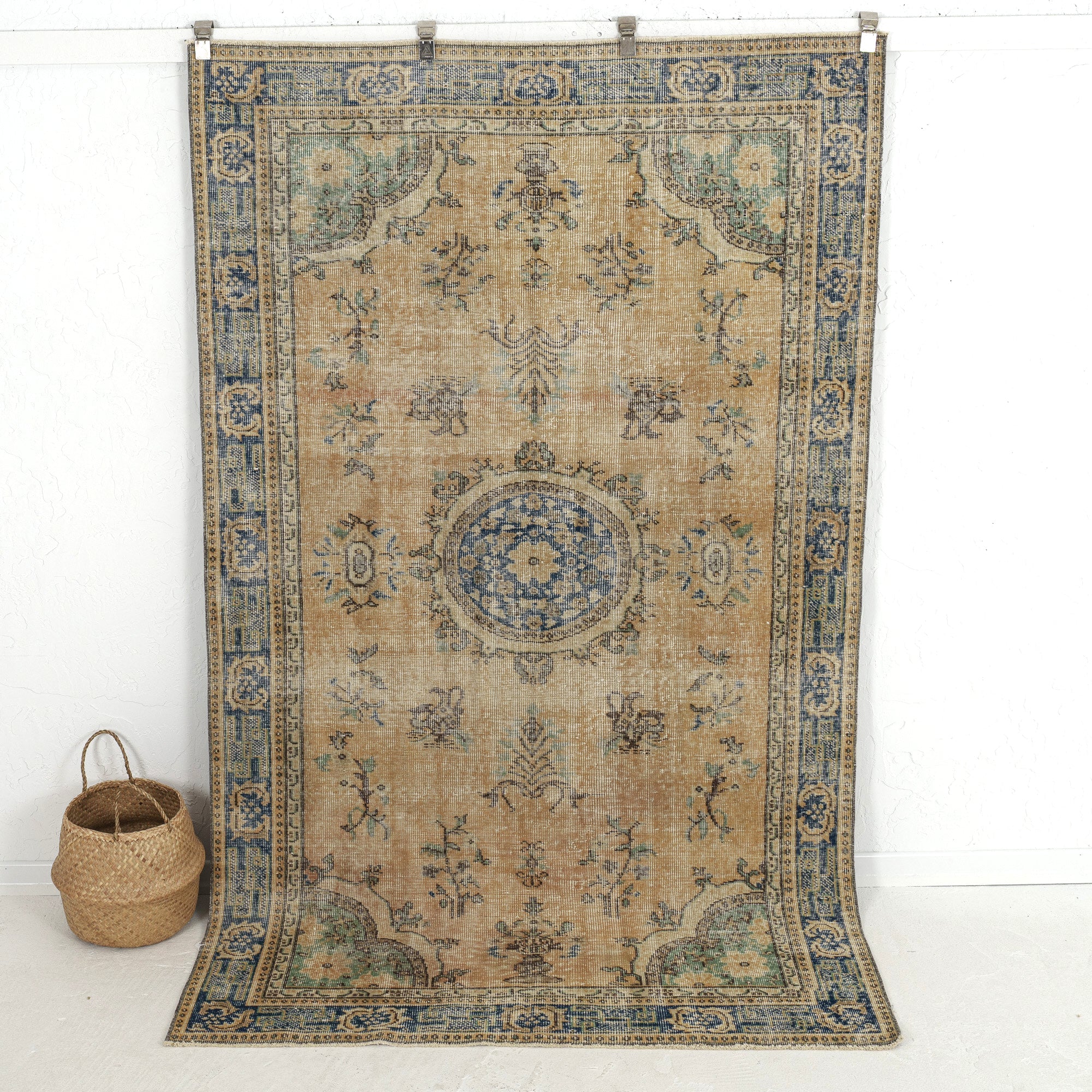 Anwen - Dining Room Rug, Classic Artisan Crafted
