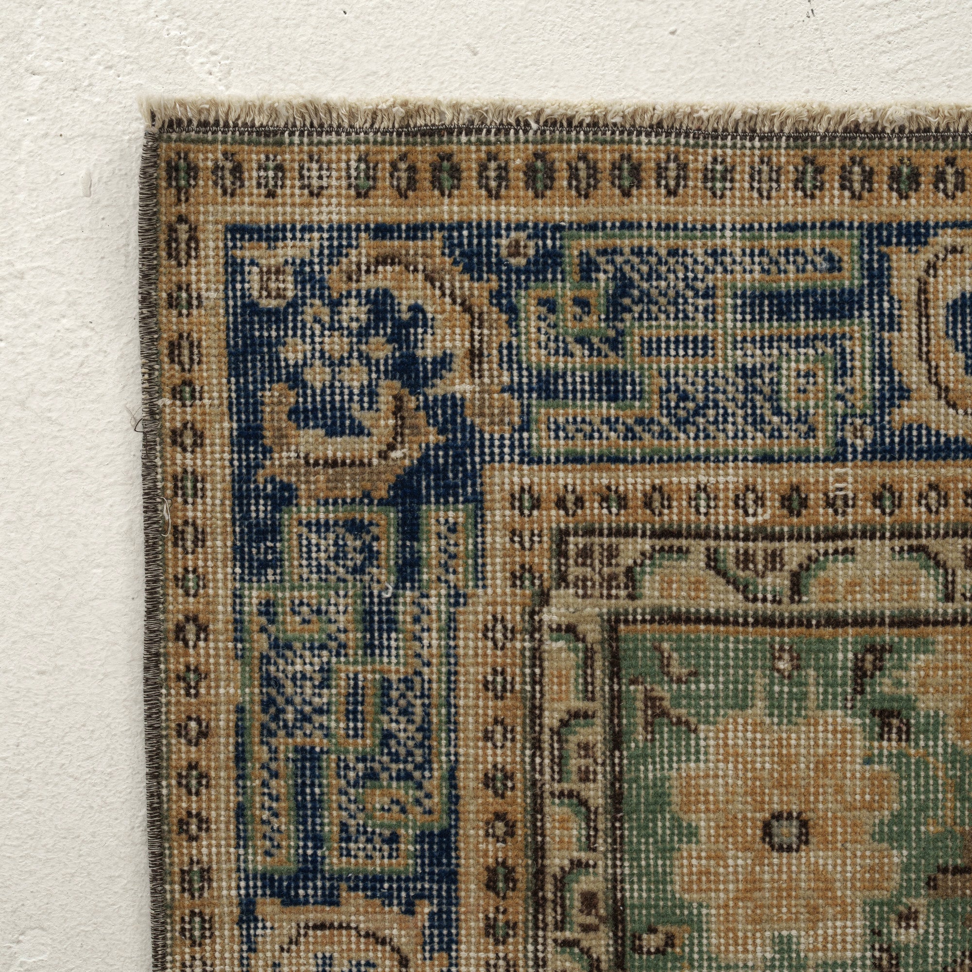 Anwen - Persian Rug, Handcrafted & Timeless