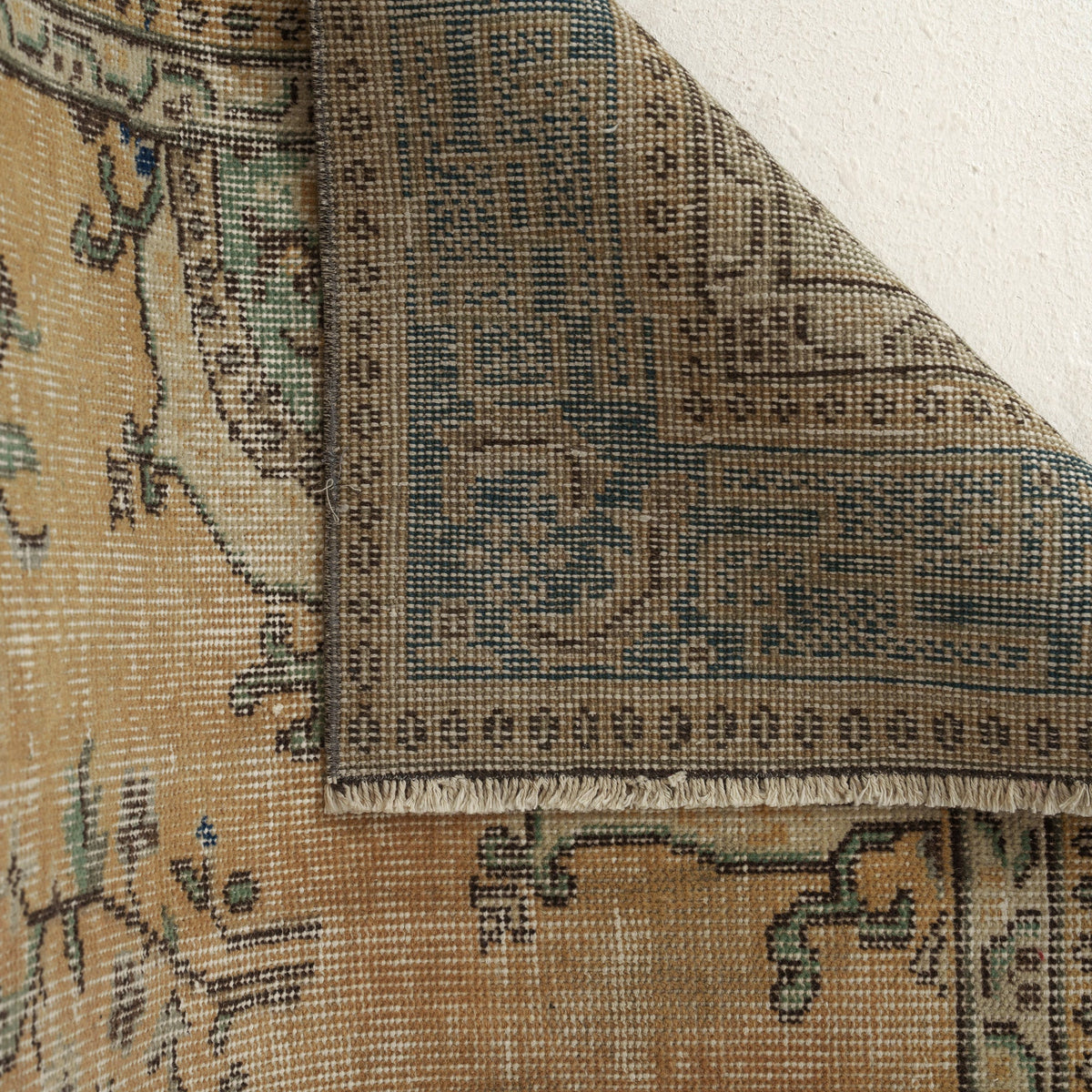Anwen - Persian Rug, Handcrafted & Timeless