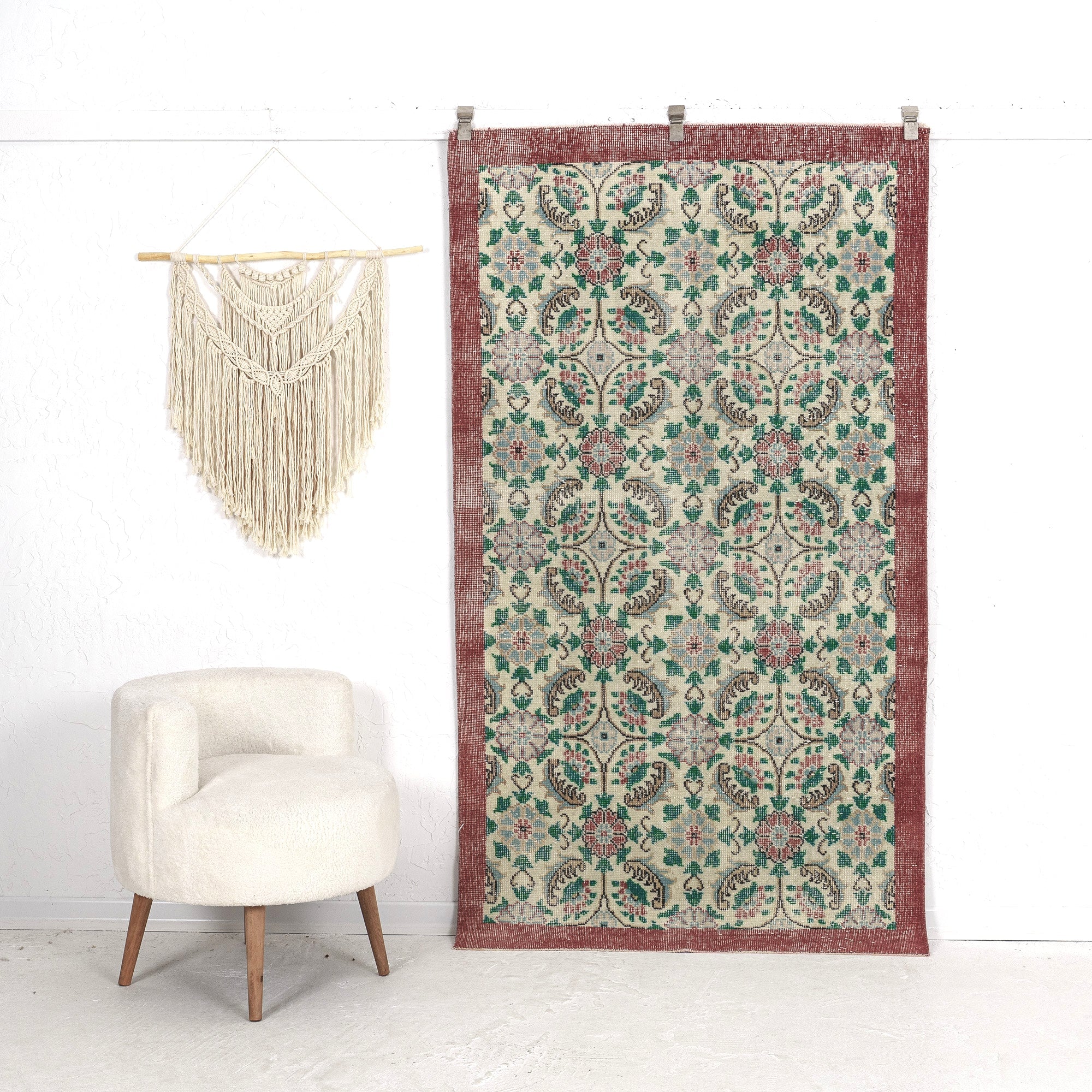 Carmine - Elegant Living Room Rug, Antique Charm