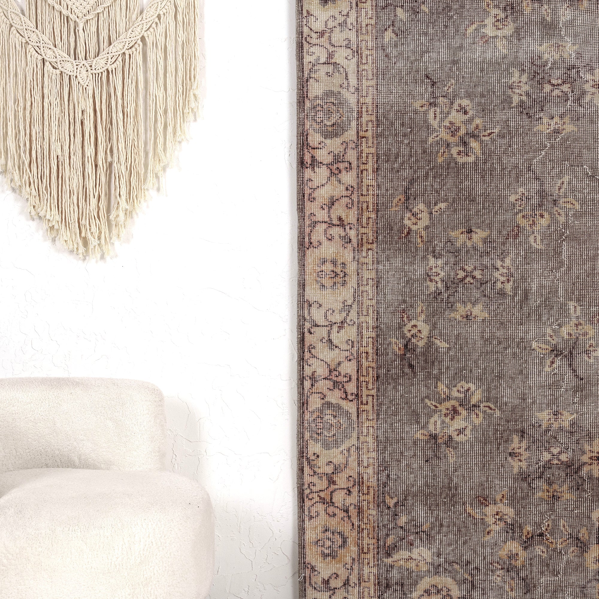 Dulcia - Oriental Rug, Exquisite Antique Design