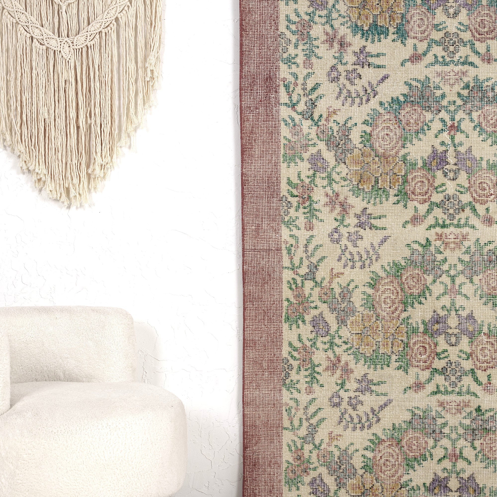 Eriyana - Elegant Living Room Rug, Antique Charm