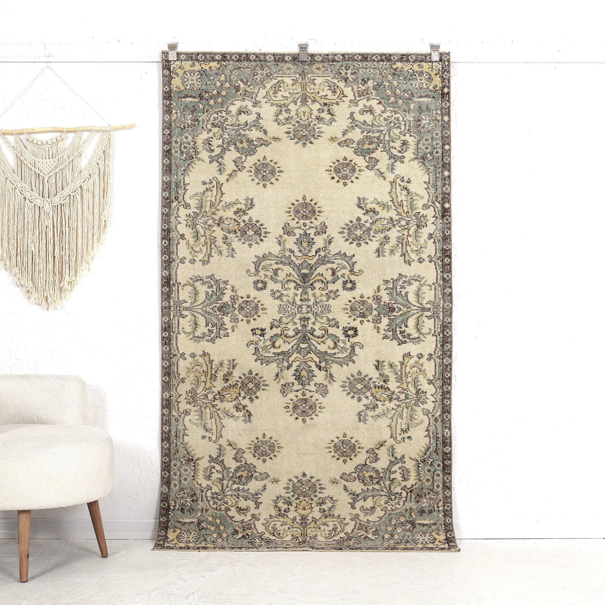 Felina - Dining Room Rug, Authentic Oriental Design