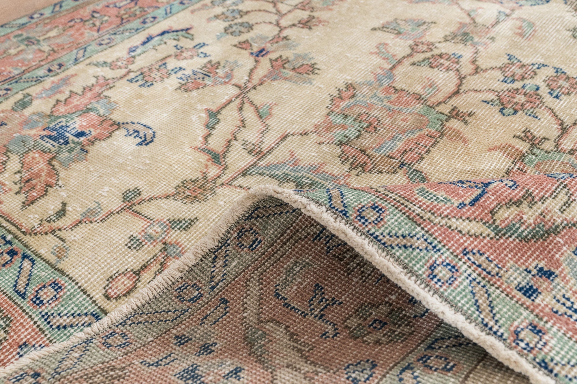 Orona - Oriental Rug, Exquisite Antique Design