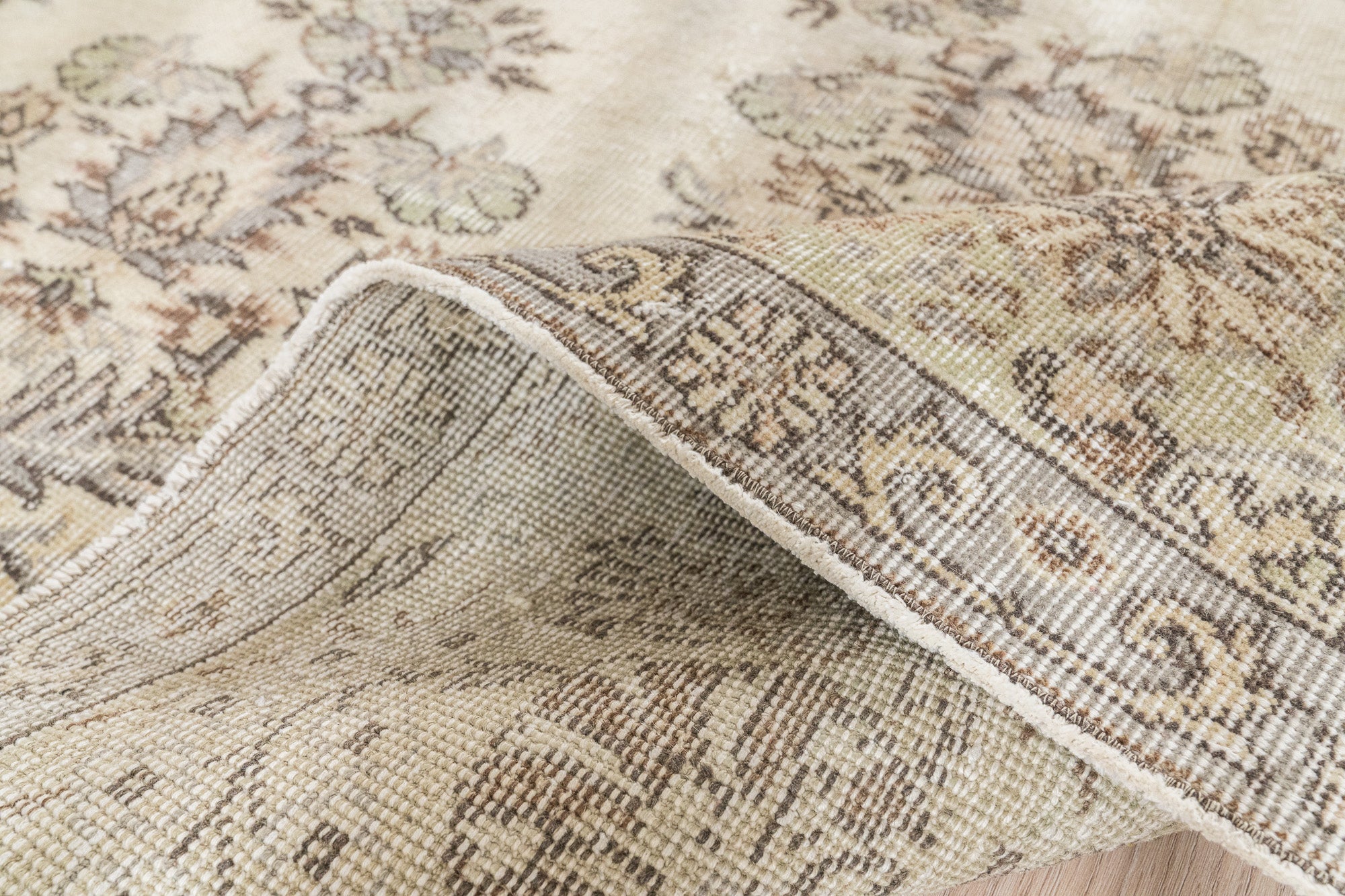 Indira - Oriental Rug, Exquisite Antique Design