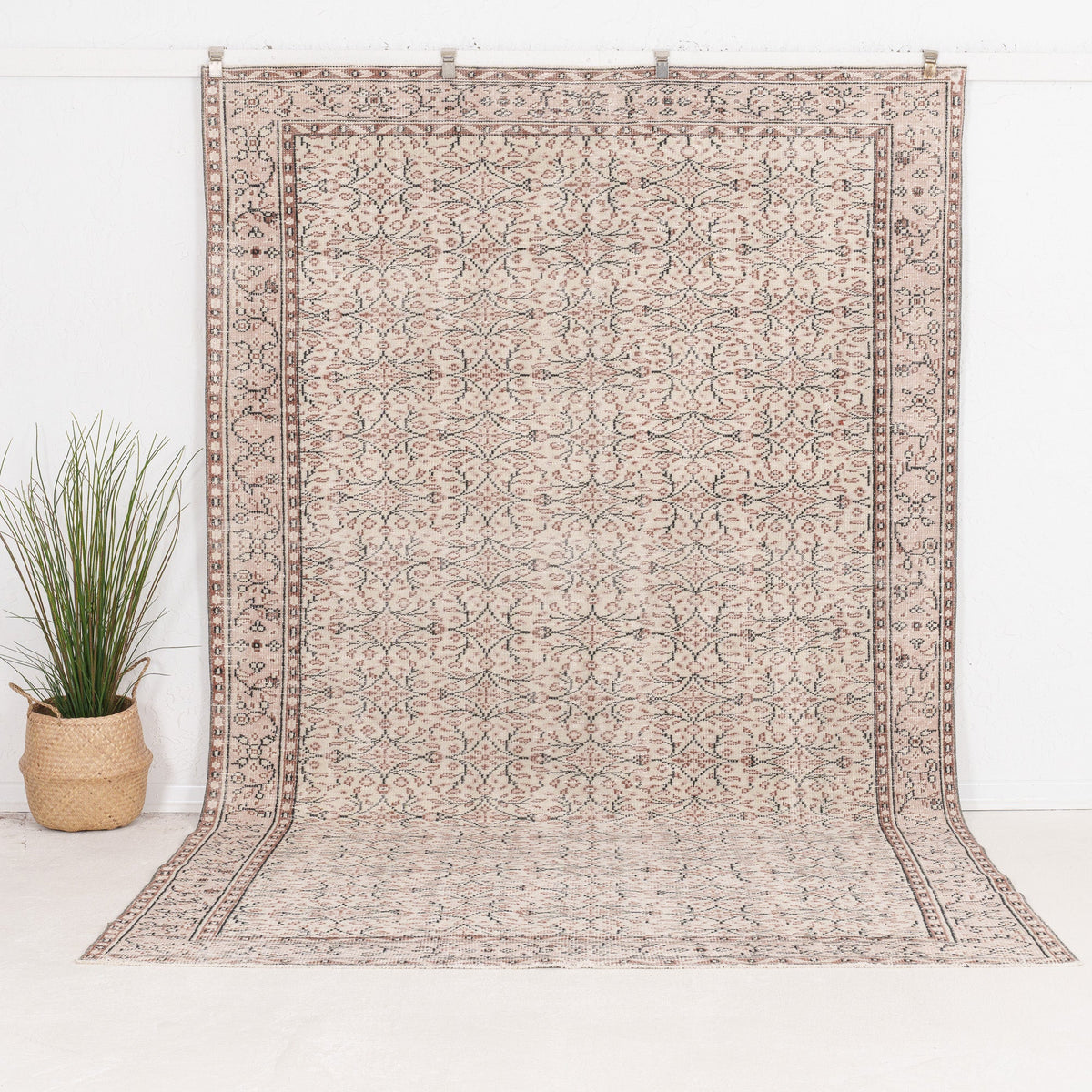 Yaelisis - Vintage Turkish Area Rug