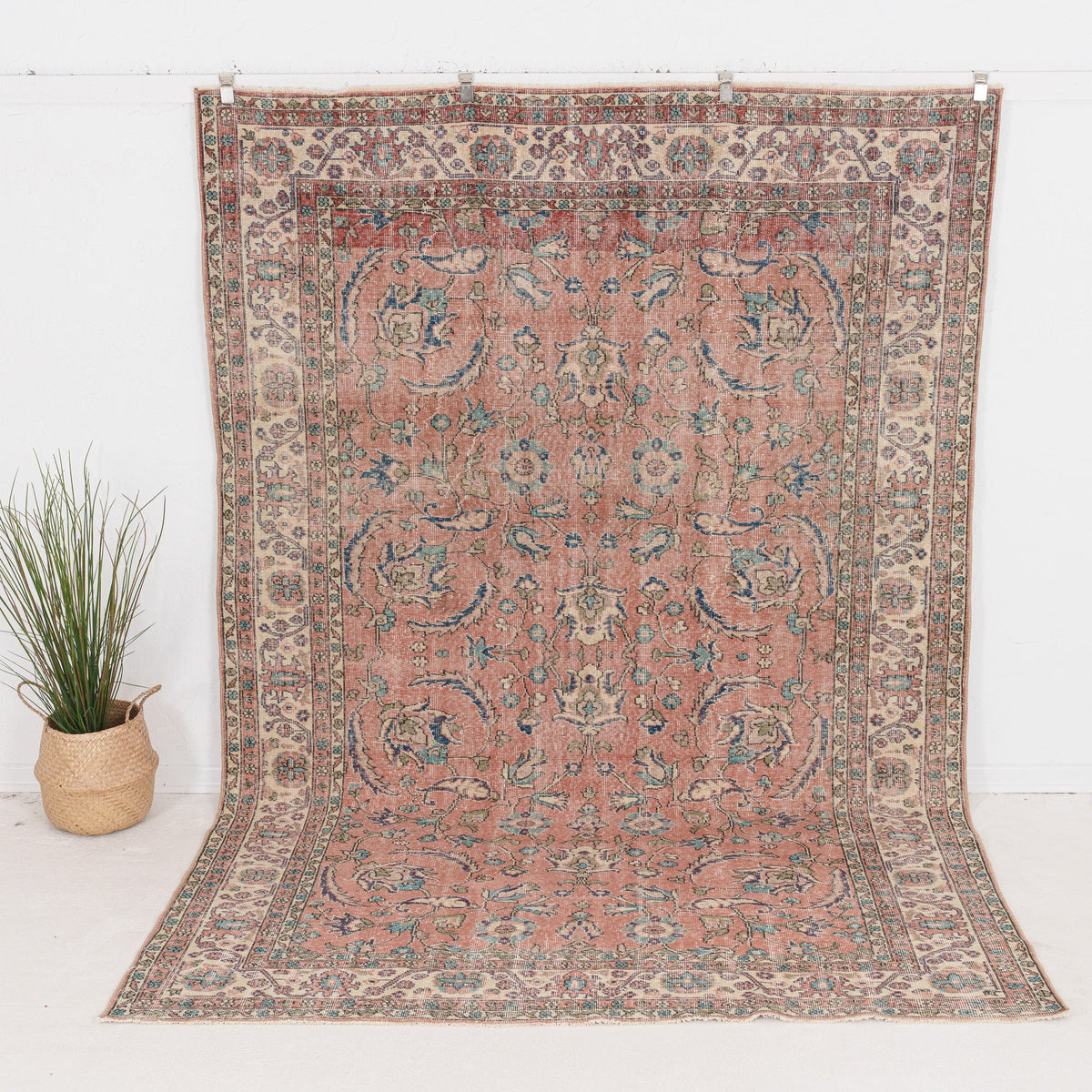 Xaerisena - Vintage Turkish Area Rug