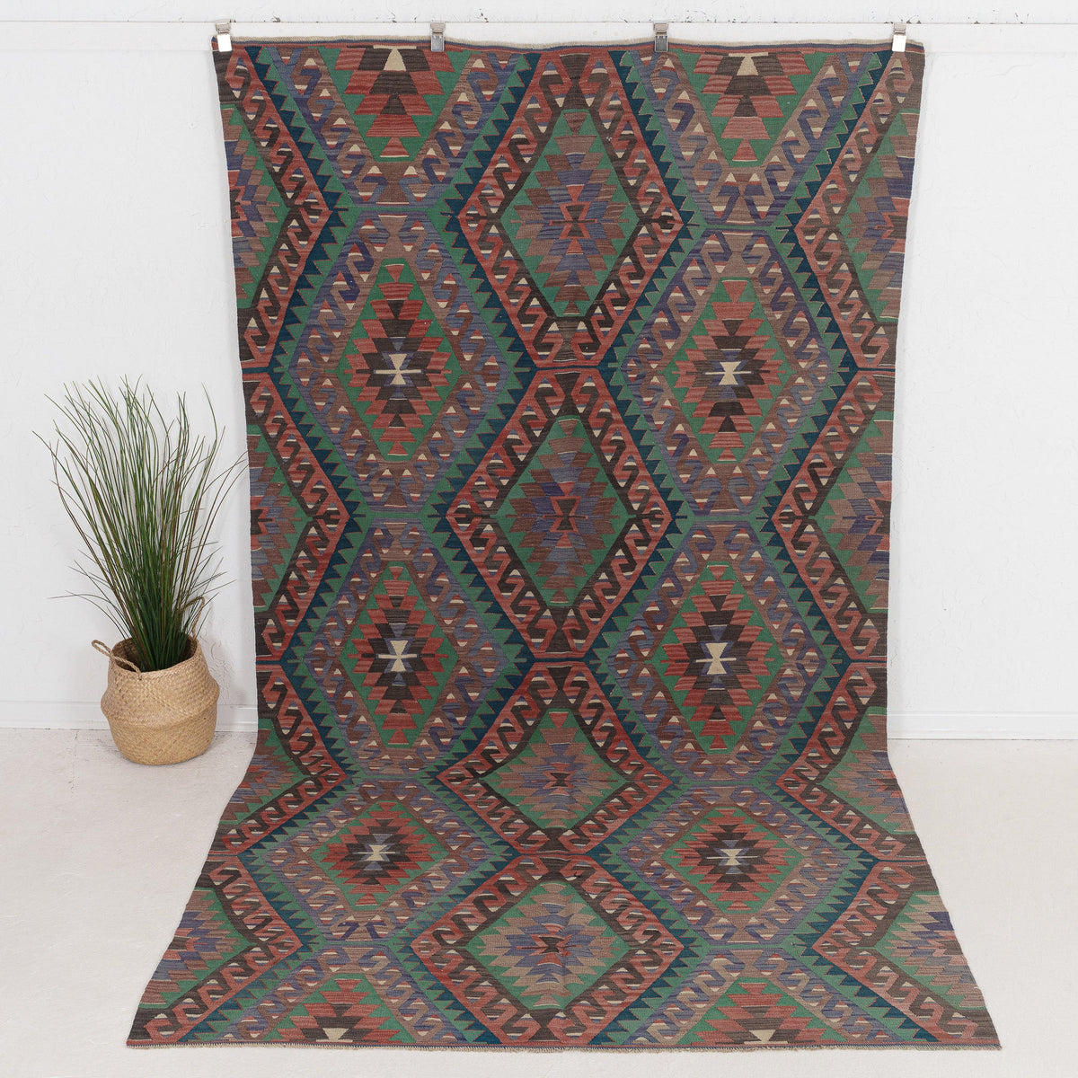 Qaelinaria - Vintage Turkish Area Rug