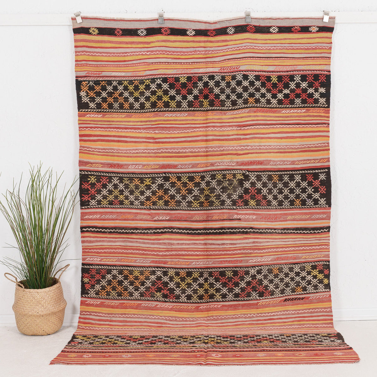 Vaelisena - Vintage Turkish Area Rug