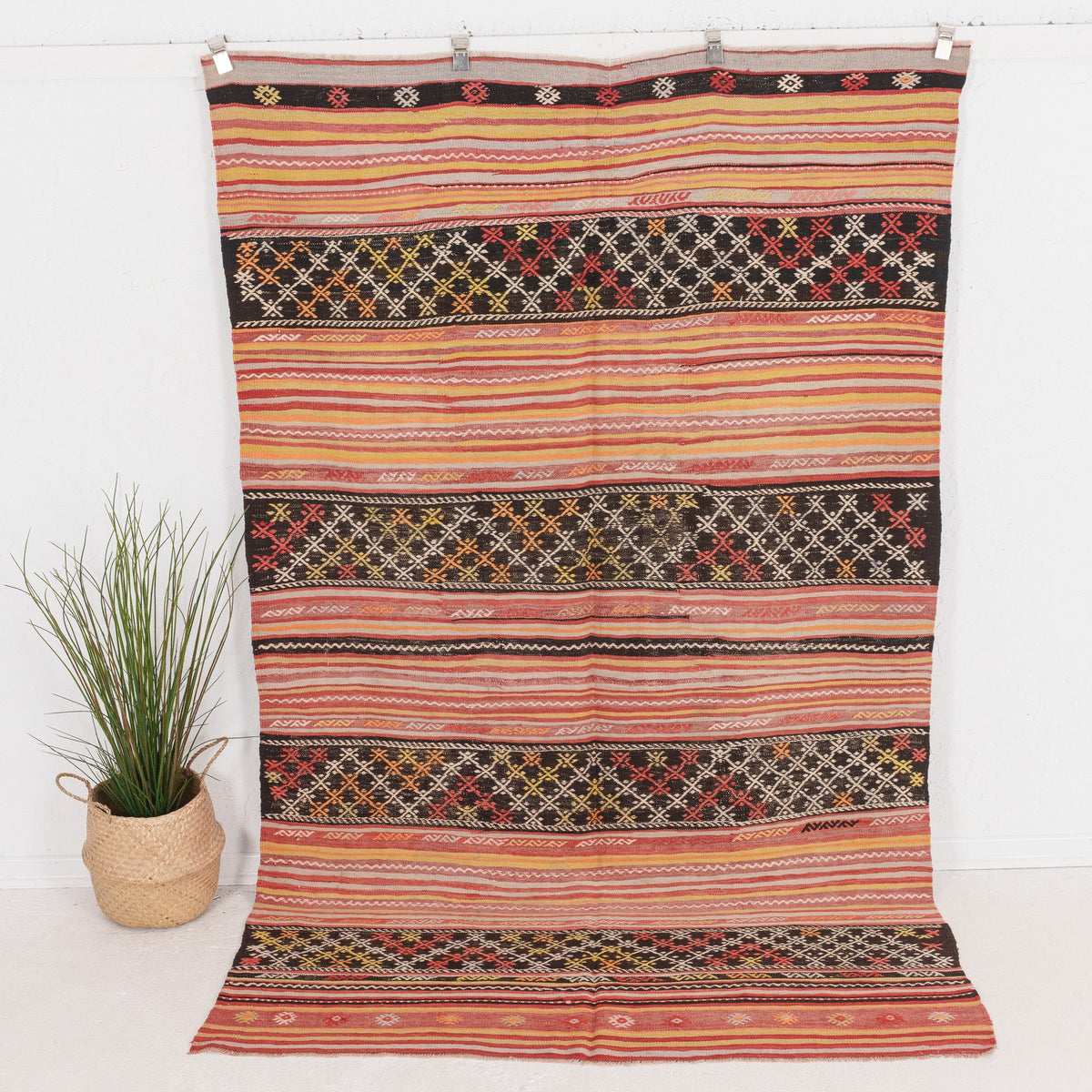 Vaelisena - Vintage Turkish Area Rug