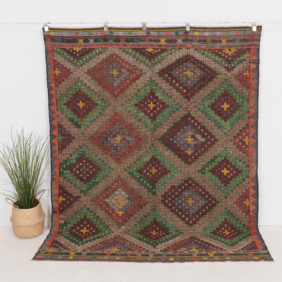 Vaelisess - Vintage Turkish Area Rug