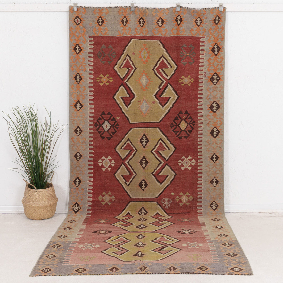 Taelysis - Vintage Turkish Area Rug