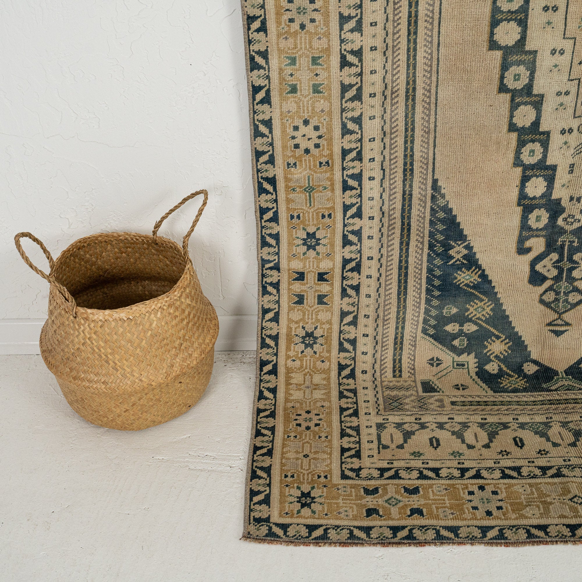 Zenovia - Turkish Rug, Authentic and Vintage