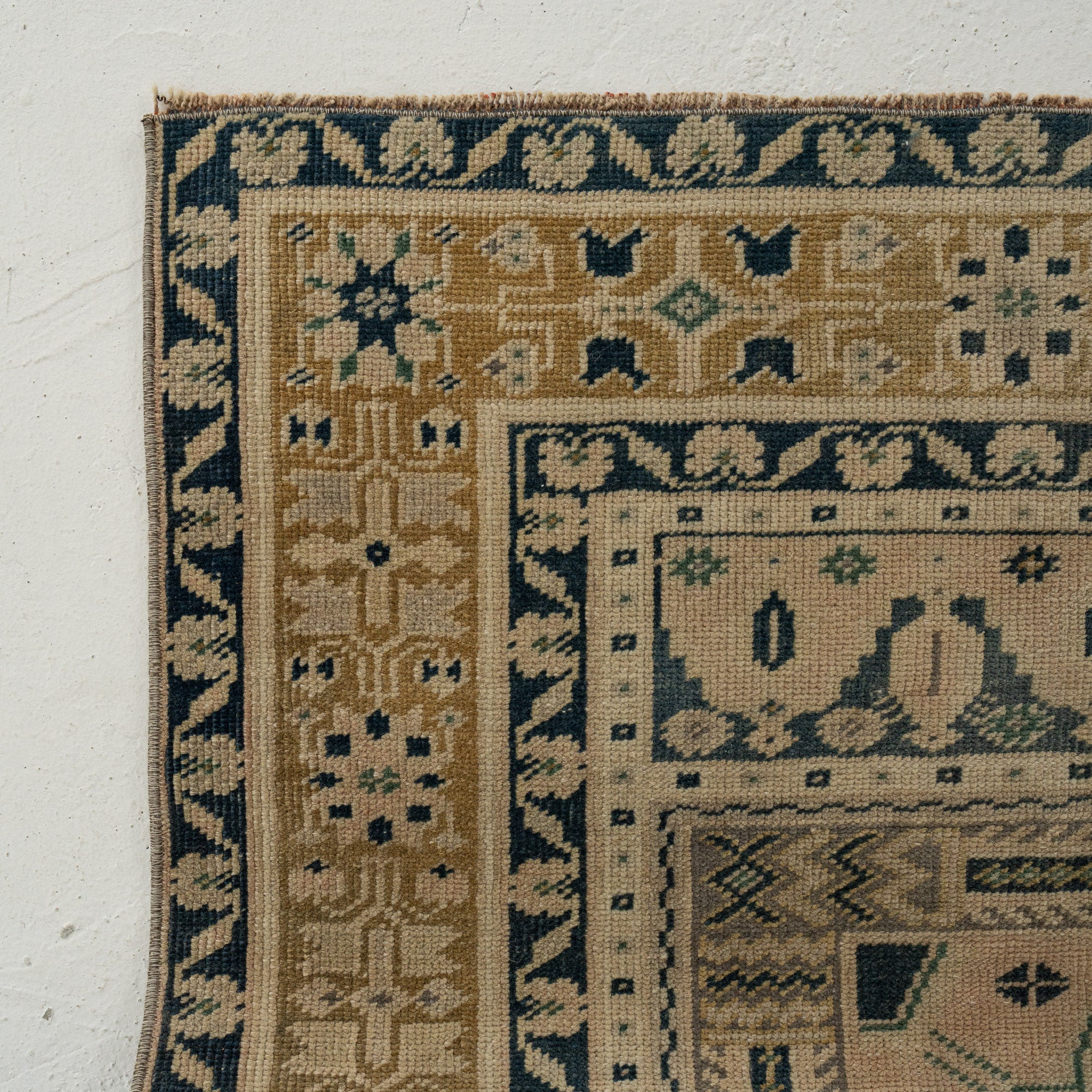 Zenovia - Persian Rug, Handcrafted & Timeless