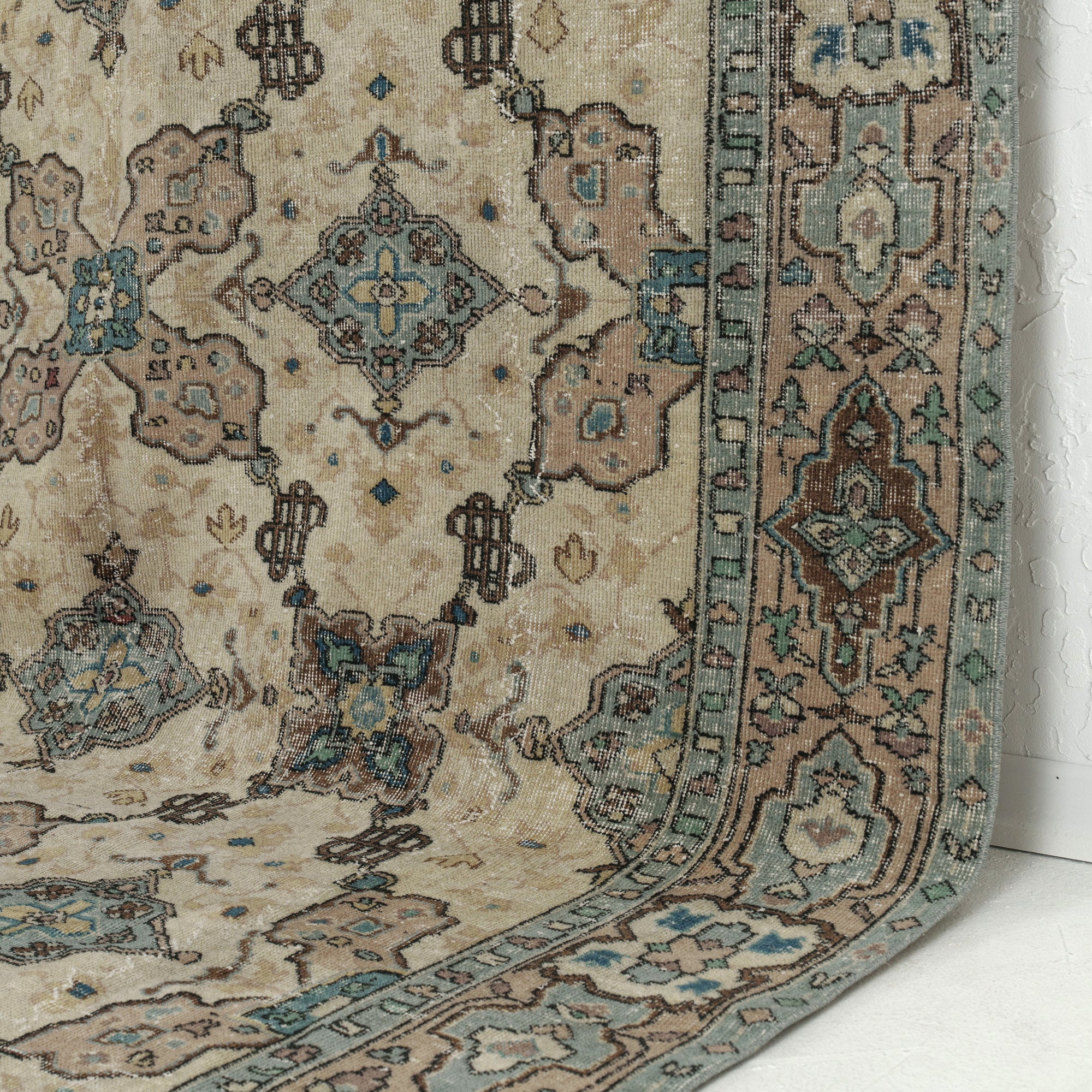 7x10 beige area rug - a timeless choice for the living room, bedroom, entryway, office, kitchen & dining