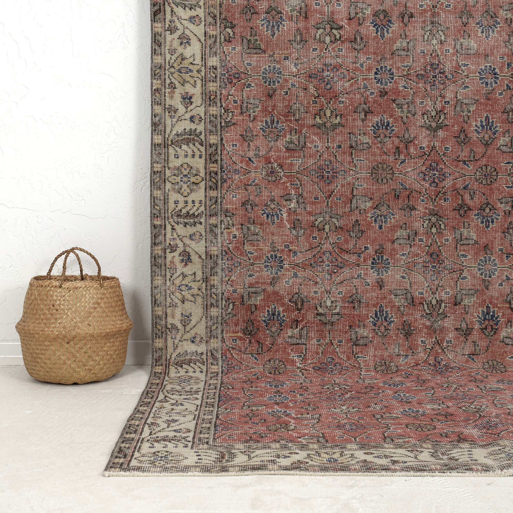 Ailis - Turkish Rug, Authentic and Vintage