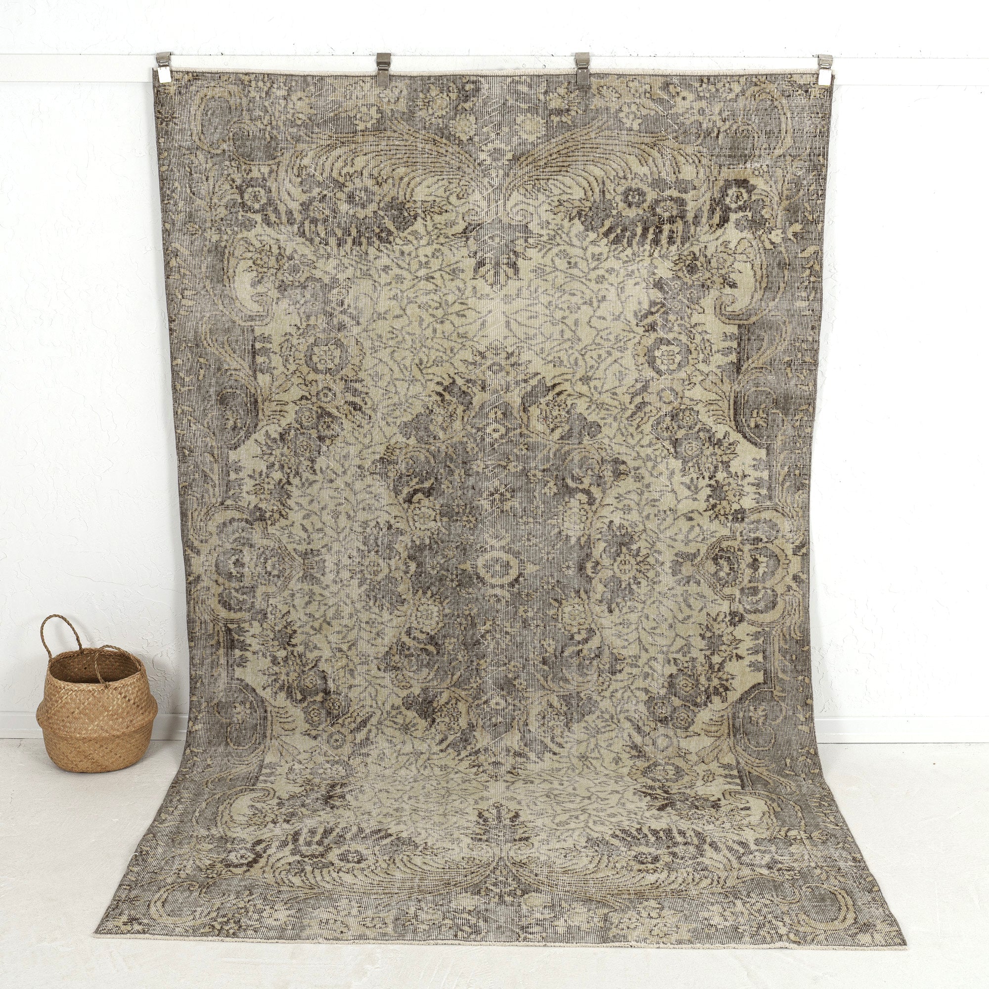 Amiah - Dining Room Rug, Authentic Oriental Design