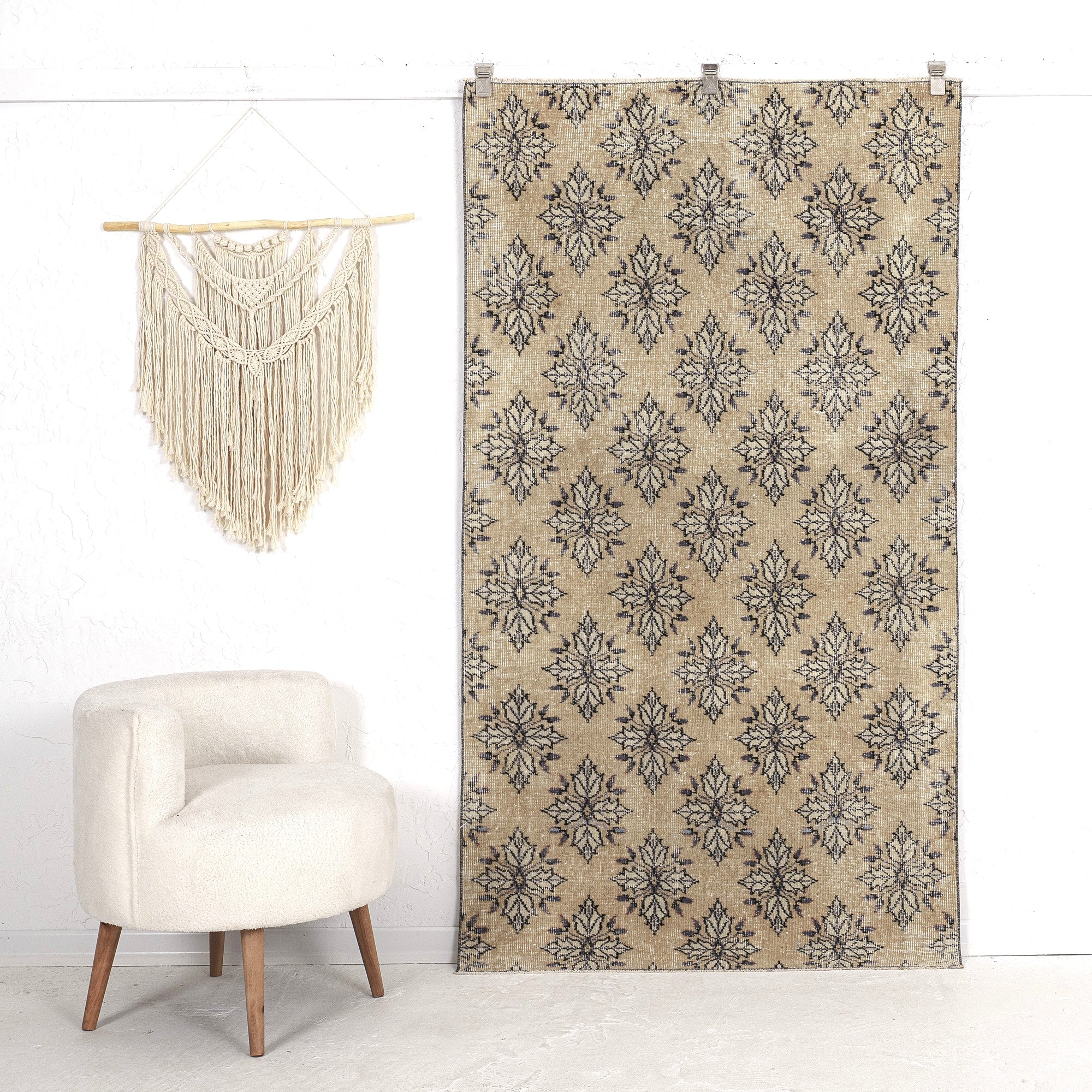 Lynora - Elegant Living Room Rug, Antique Charm