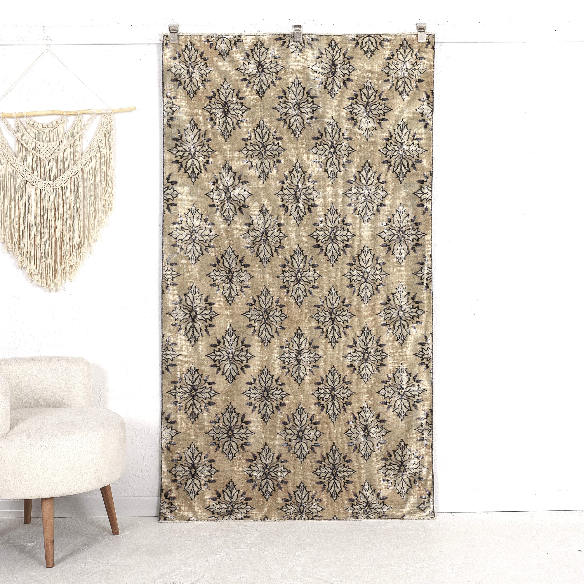 Lynora - Turkish Rug, Authentic and Vintage