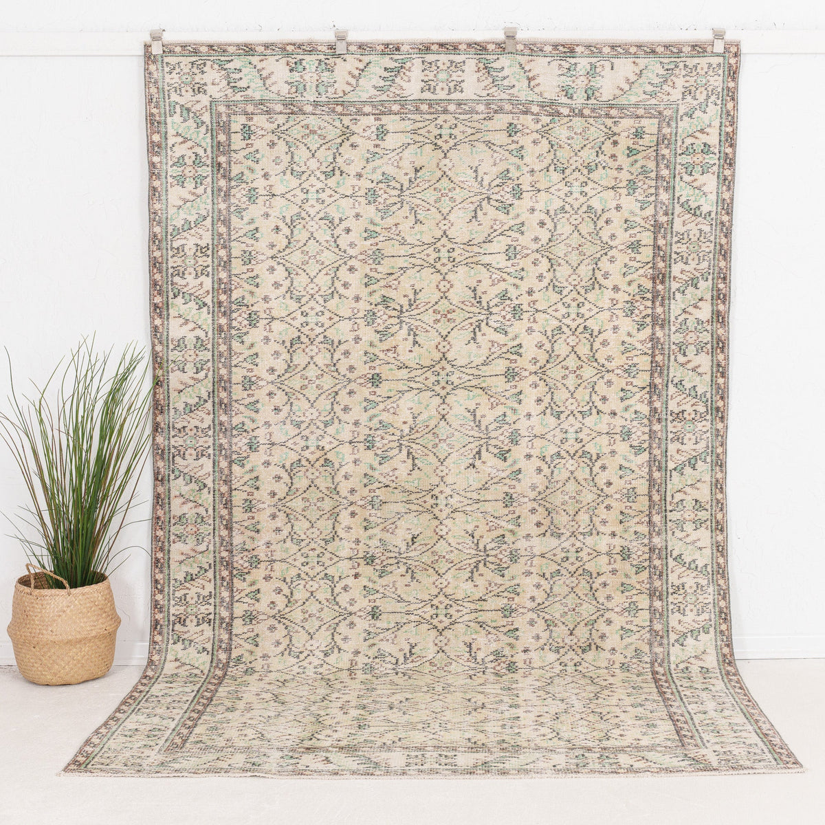 Amdiraria - Vintage Turkish Area Rug