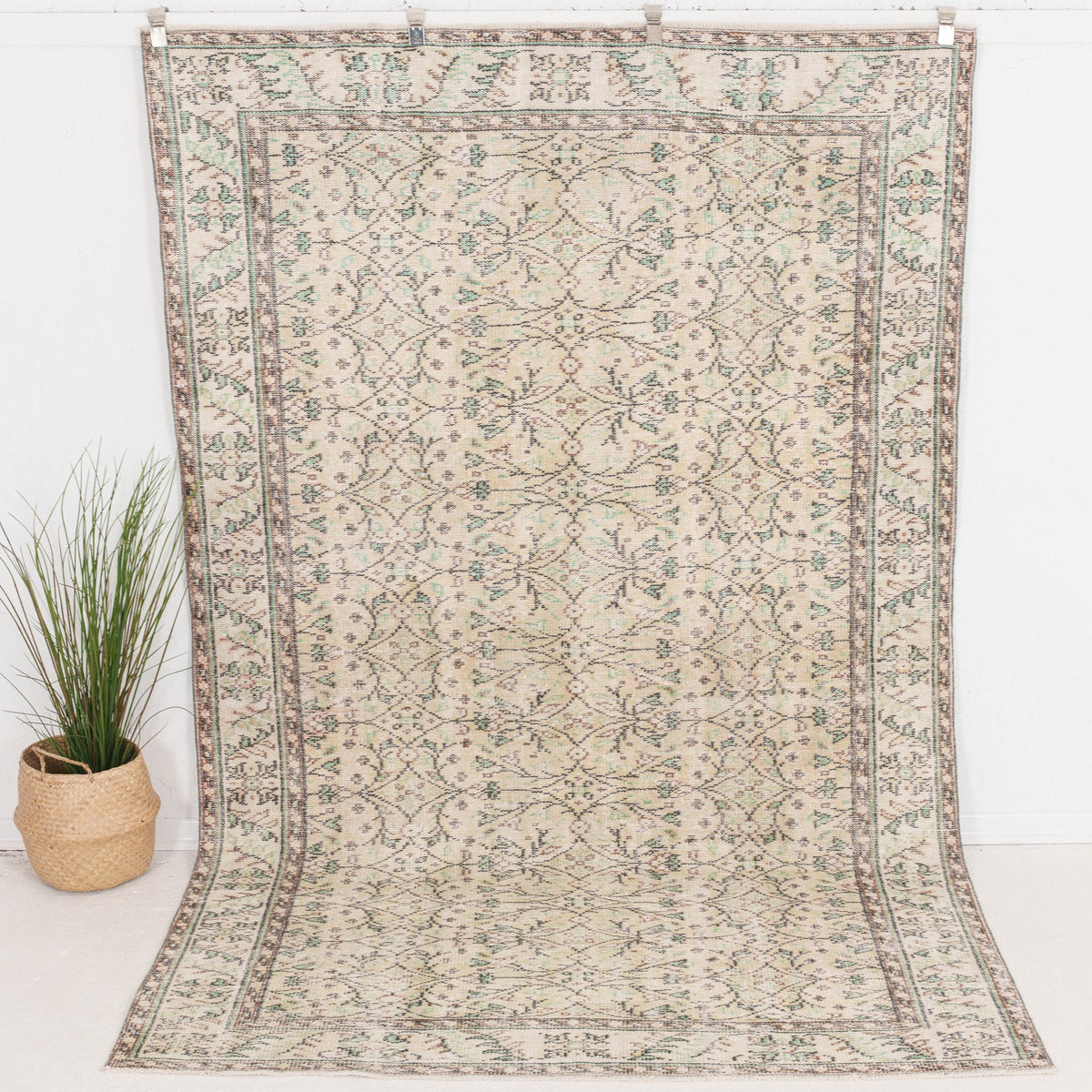 Amdiraria - Vintage Turkish Area Rug